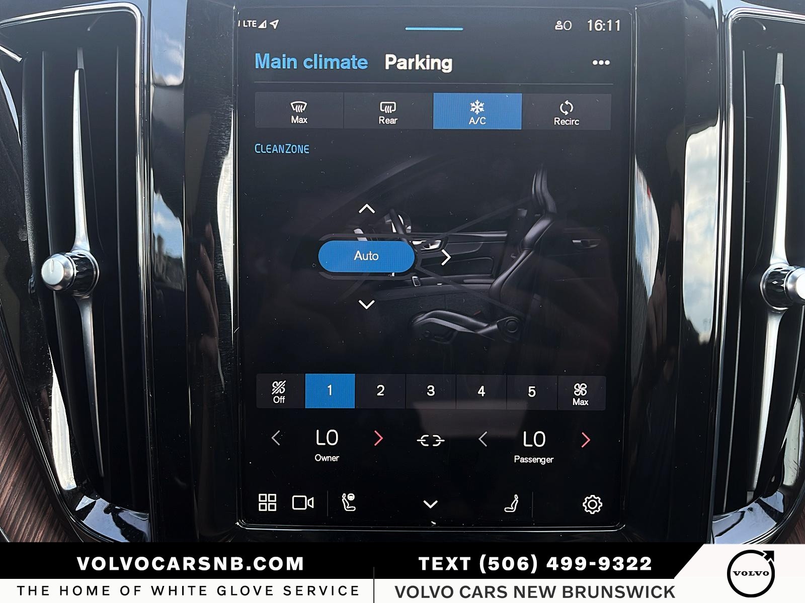 2024 Volvo XC60 B5 Plus Dark Theme
