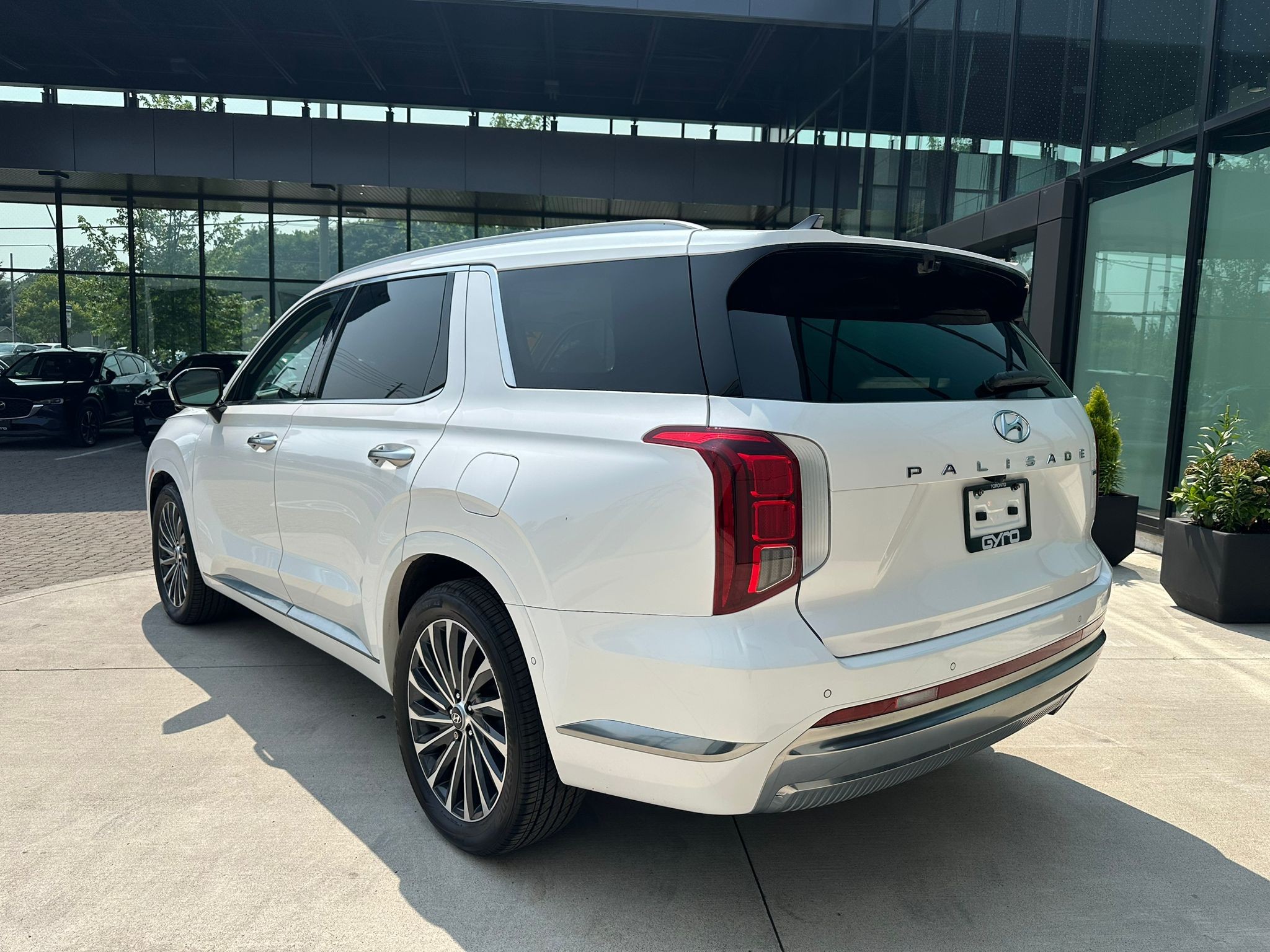 2023 White Hyundai Palisade Ultimate Calligraphy w/Beige Interior AWD SUV