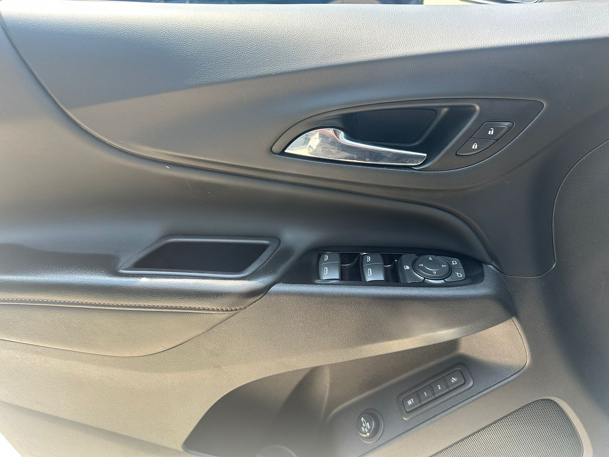 2022 White Chevrolet Equinox Premier AWD SUV