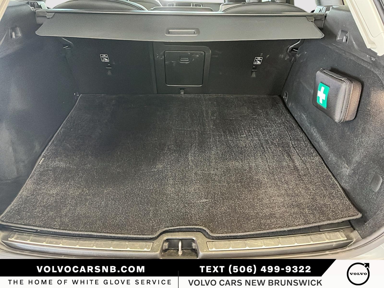 2024 Volvo XC60 B5 Plus Dark Theme