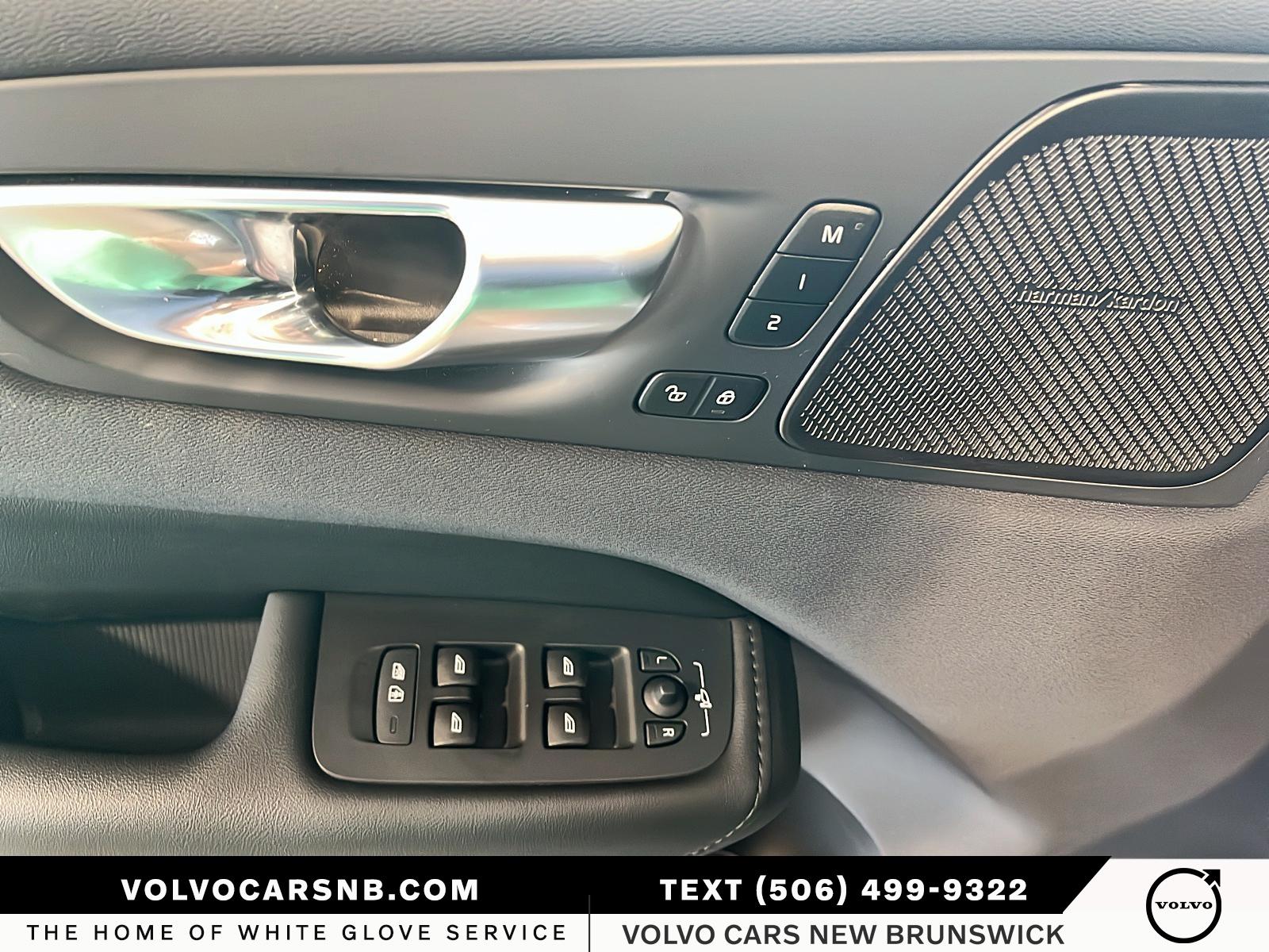 2024 Volvo XC60 B5 Plus Dark Theme
