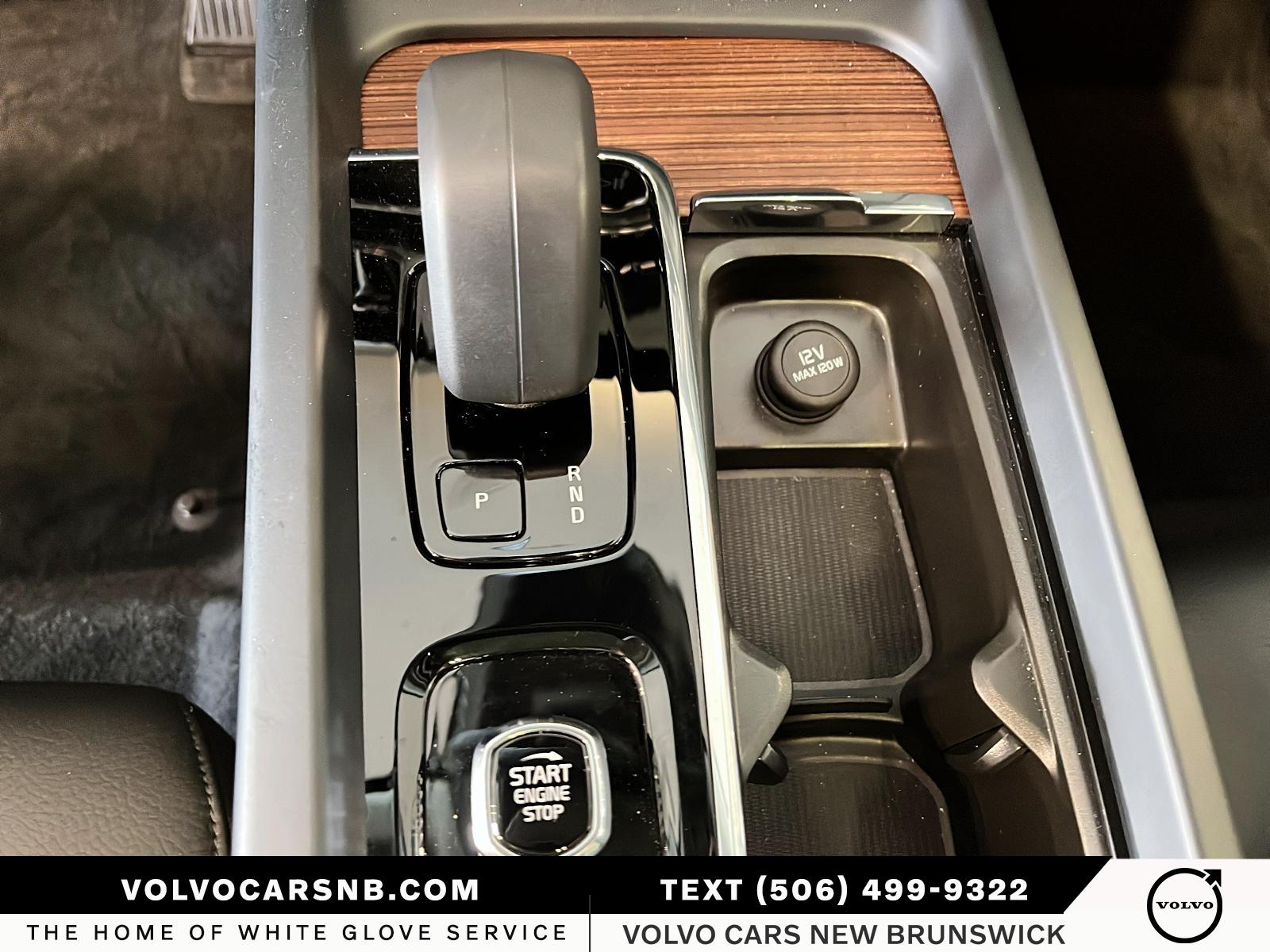 2024 Volvo XC60 B5 Plus Dark Theme