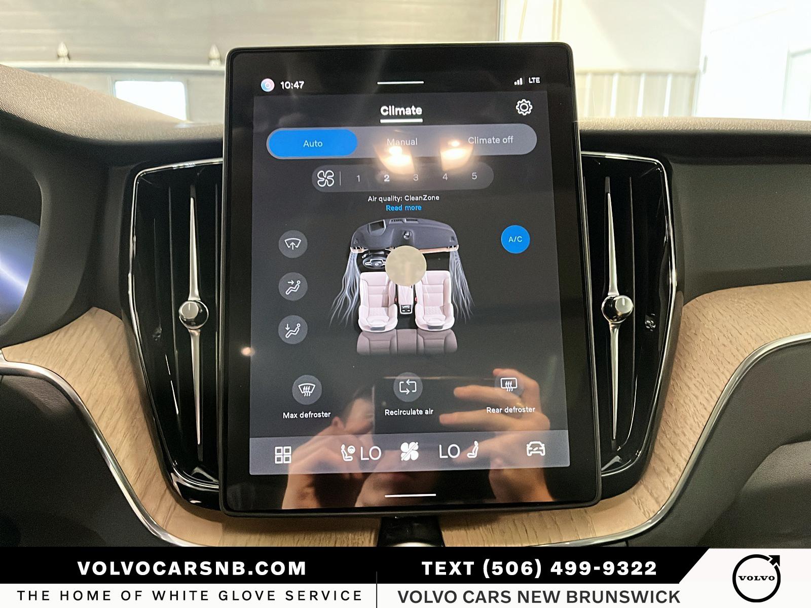 2026 Volvo XC60 B5 Core Dark Theme