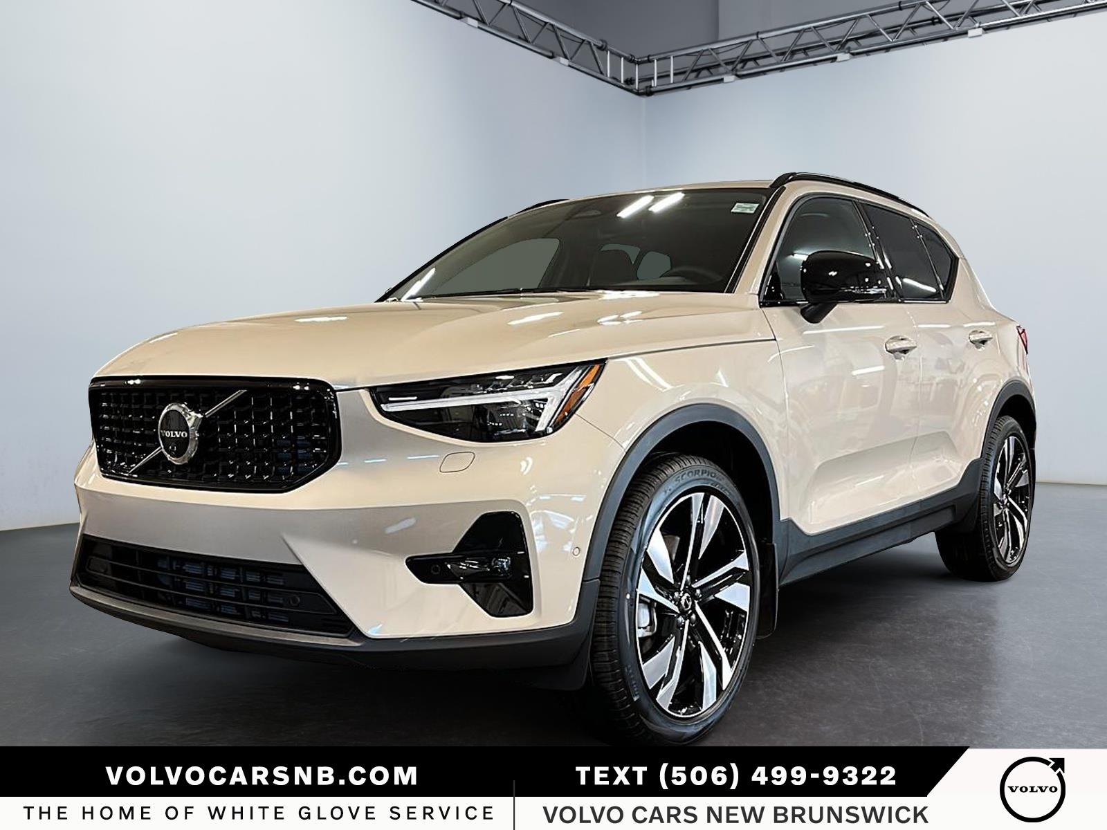 2026 Volvo XC40  B5 Ultra Dark Theme