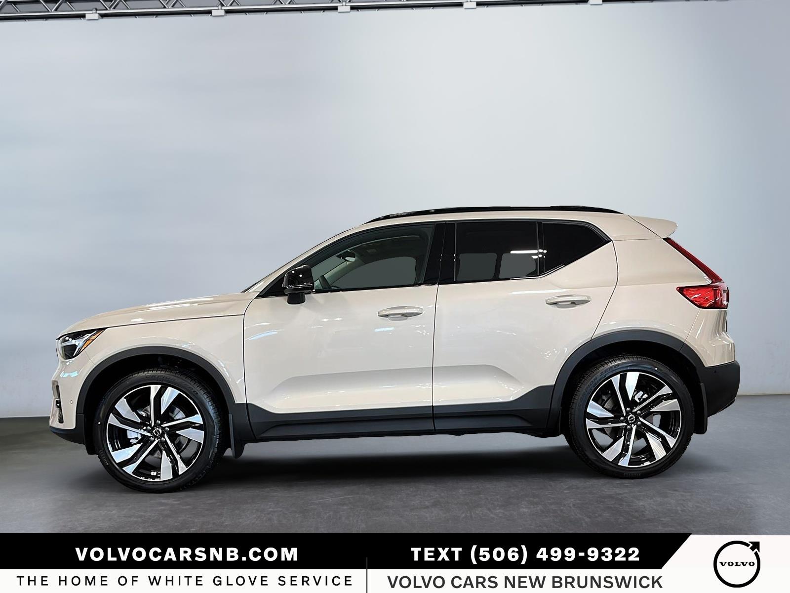 2026 Volvo XC40 B5 Ultra Dark Theme
