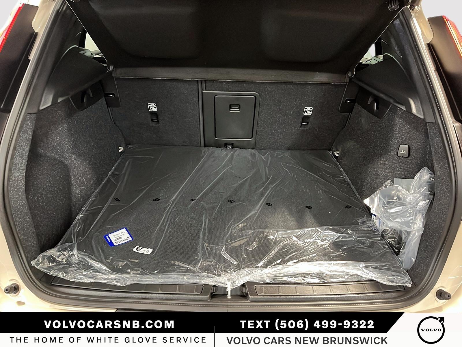 2026 Volvo XC40 B5 Ultra Dark Theme