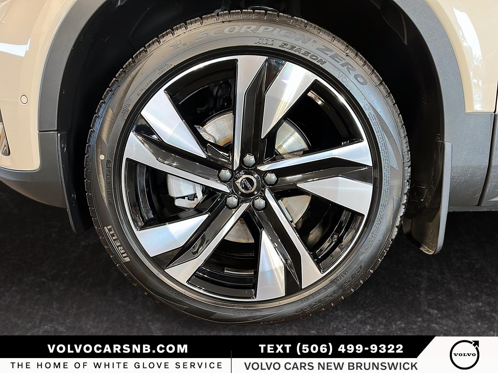 2026 Volvo XC40 B5 Ultra Dark Theme