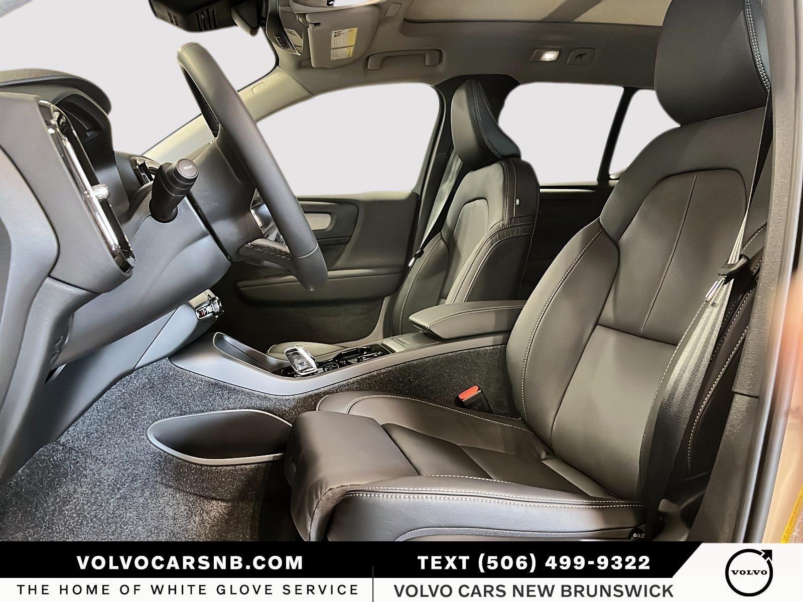 2026 Volvo XC40 B5 Ultra Dark Theme