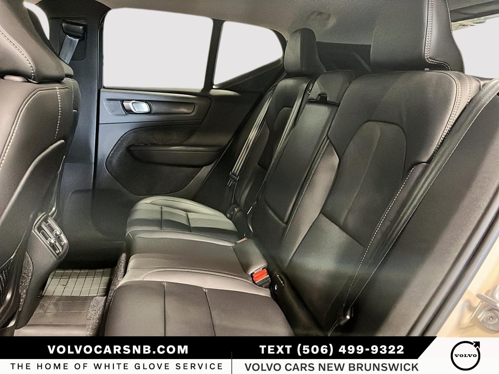 2026 Volvo XC40 B5 Ultra Dark Theme