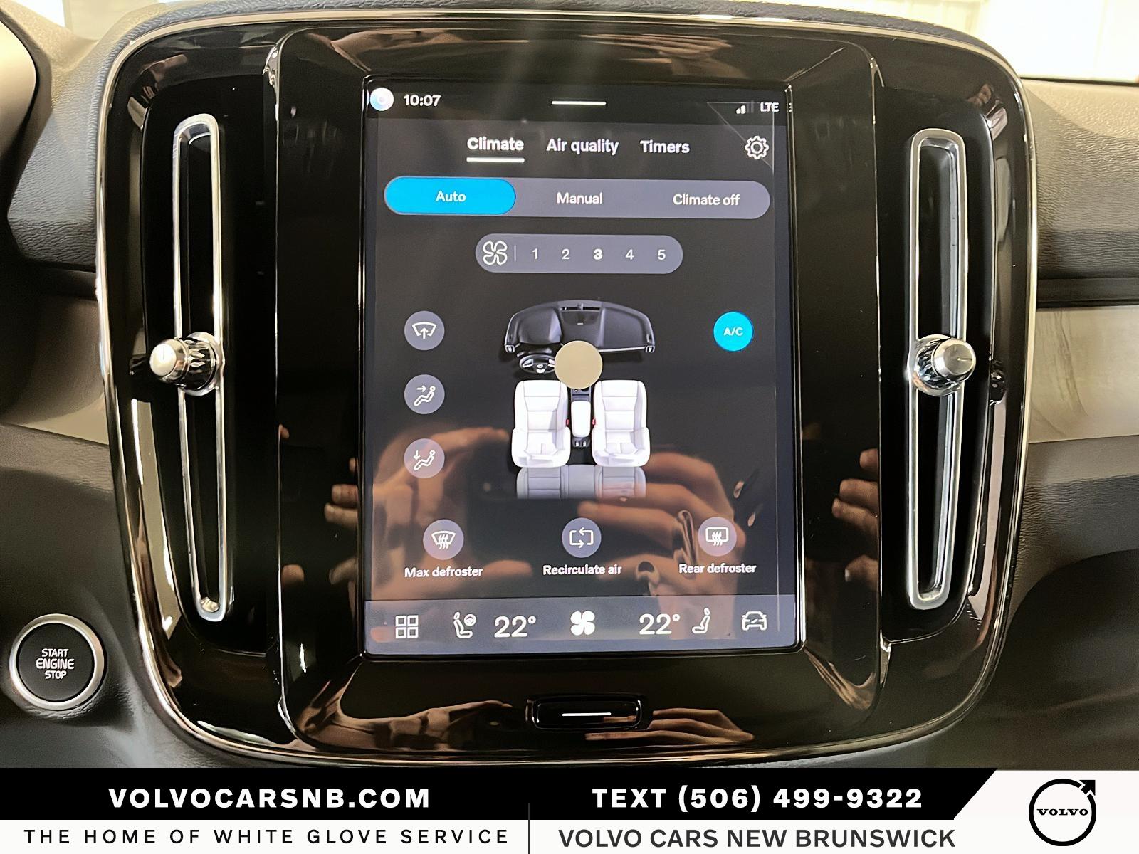 2026 Volvo XC40 B5 Ultra Dark Theme