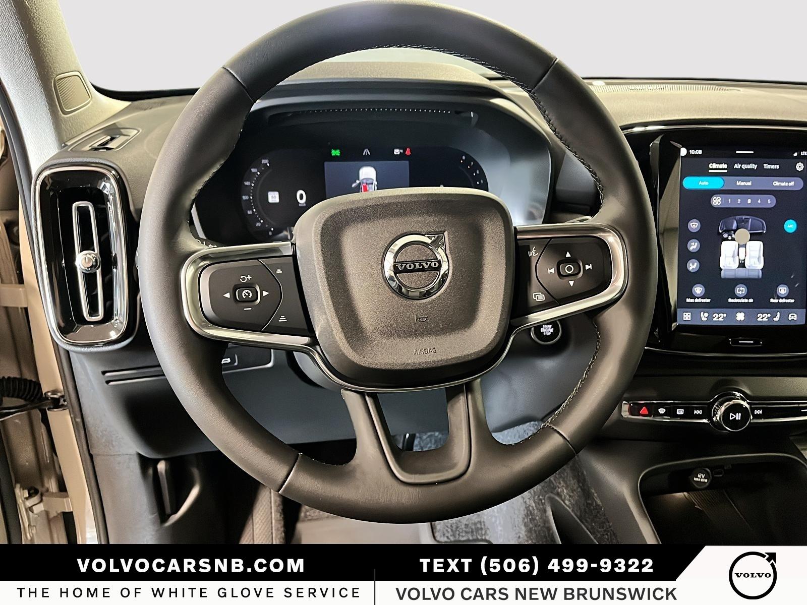 2026 Volvo XC40 B5 Ultra Dark Theme