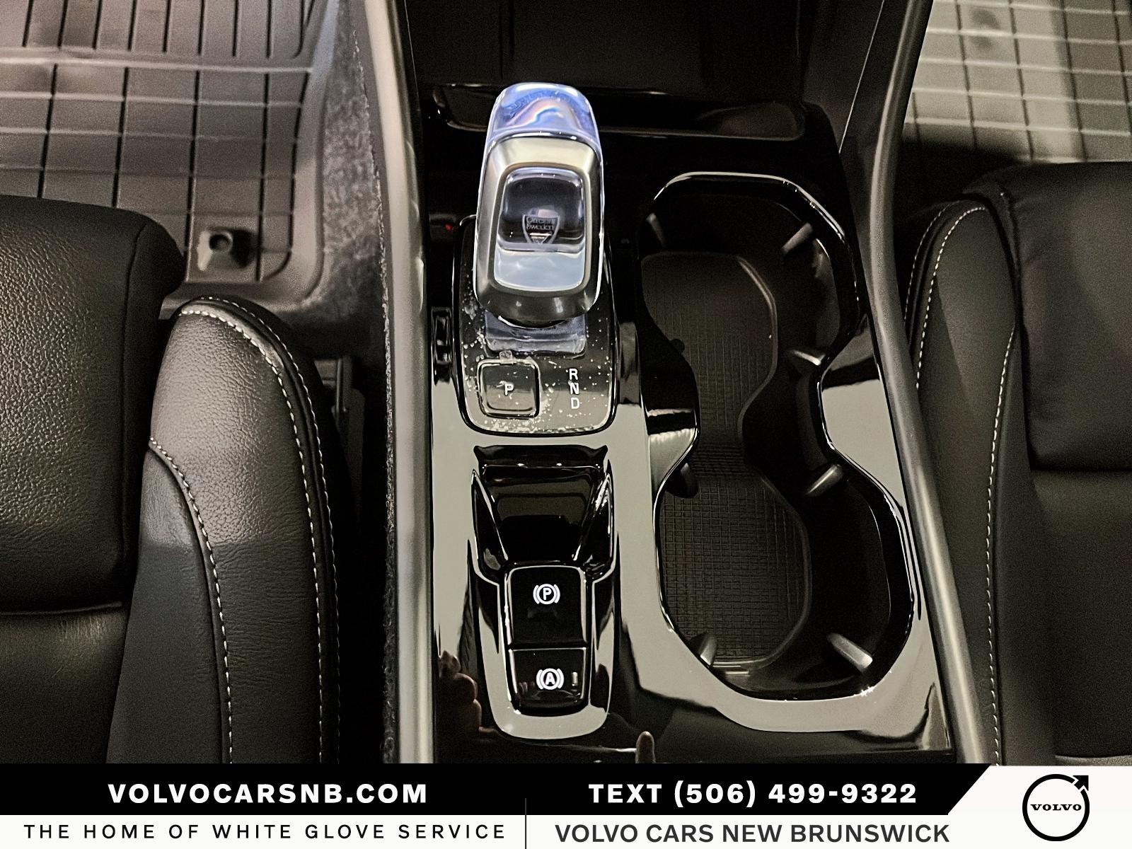 2026 Volvo XC40 B5 Ultra Dark Theme