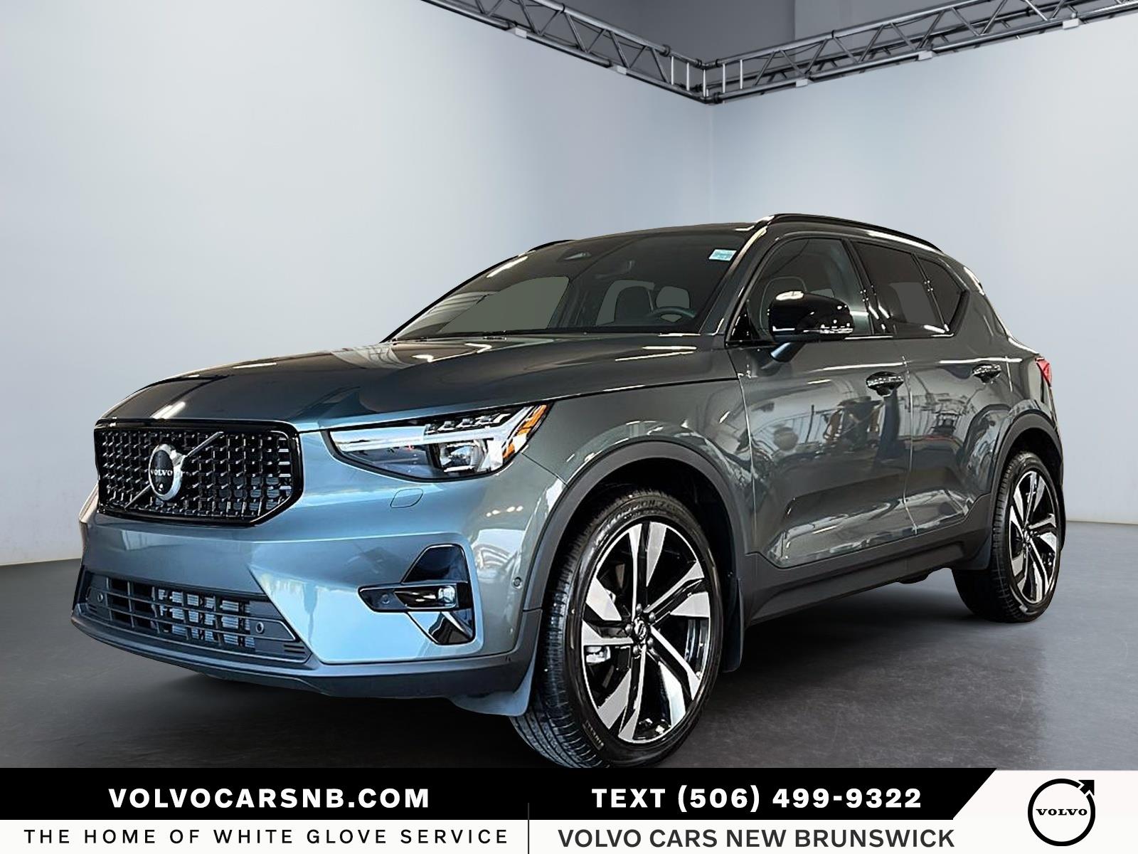 2026 Volvo XC40  B5 Plus Dark Theme