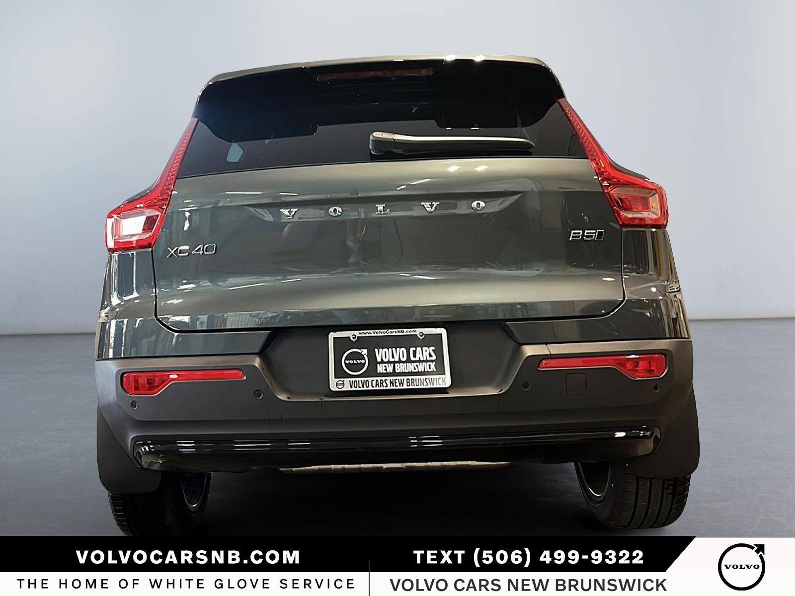 2026 Volvo XC40 B5 Plus Dark Theme