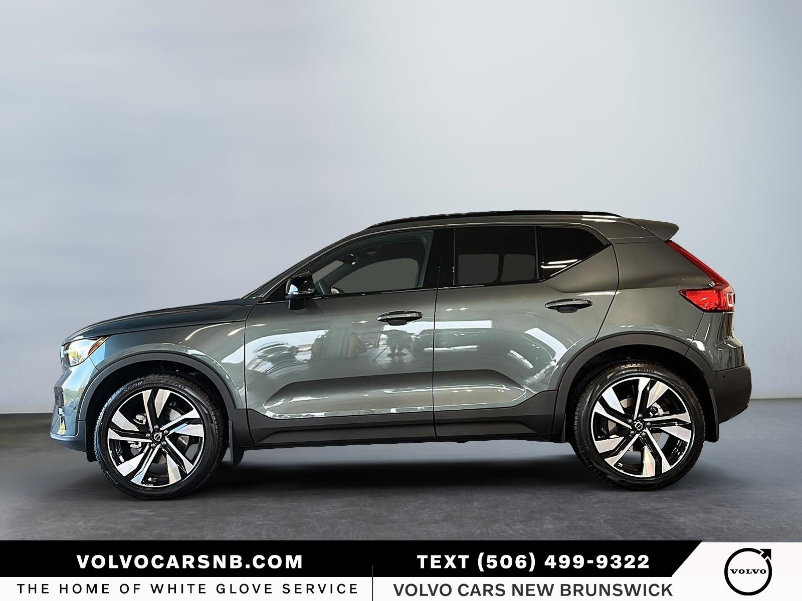 2026 Volvo XC40 B5 Plus Dark Theme