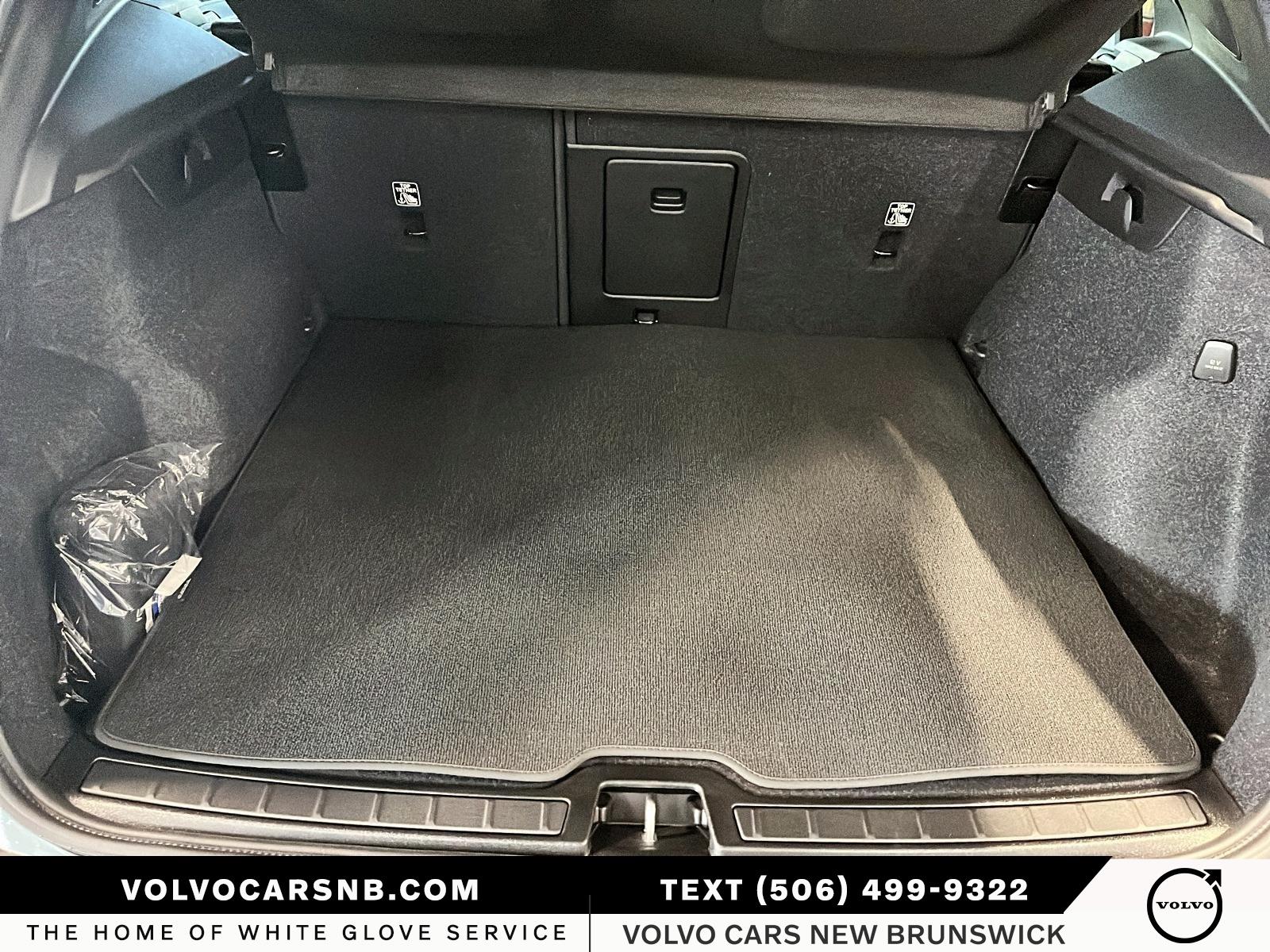 2026 Volvo XC40 B5 Plus Dark Theme