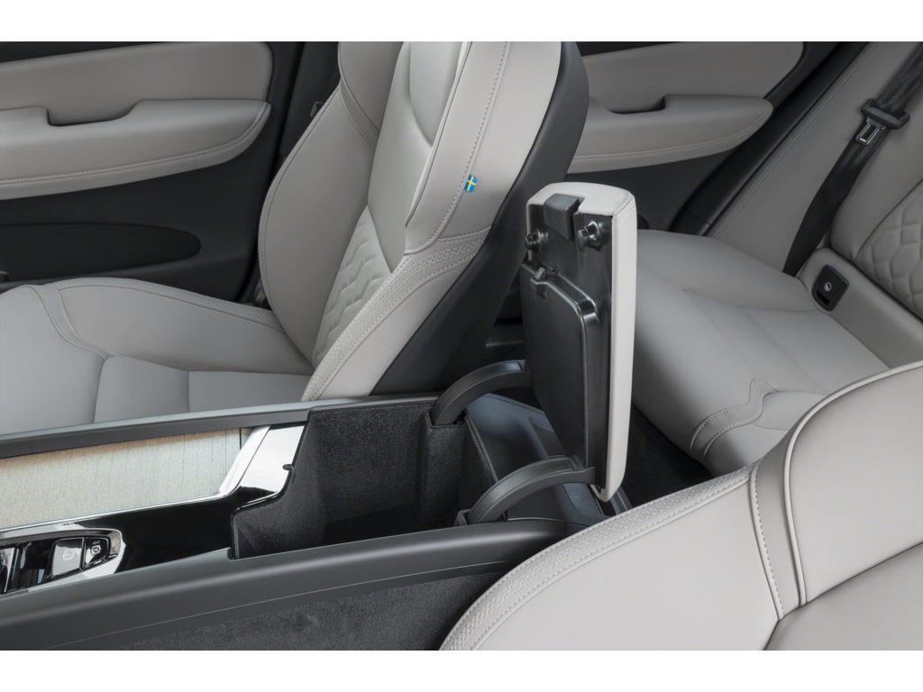 2026 Volvo XC60 B5 Ultra Black Edition