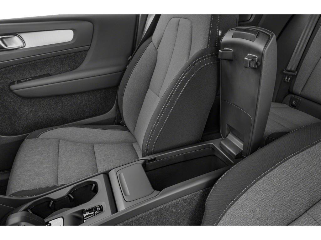 2026 Volvo XC40 B5 Plus Dark Theme