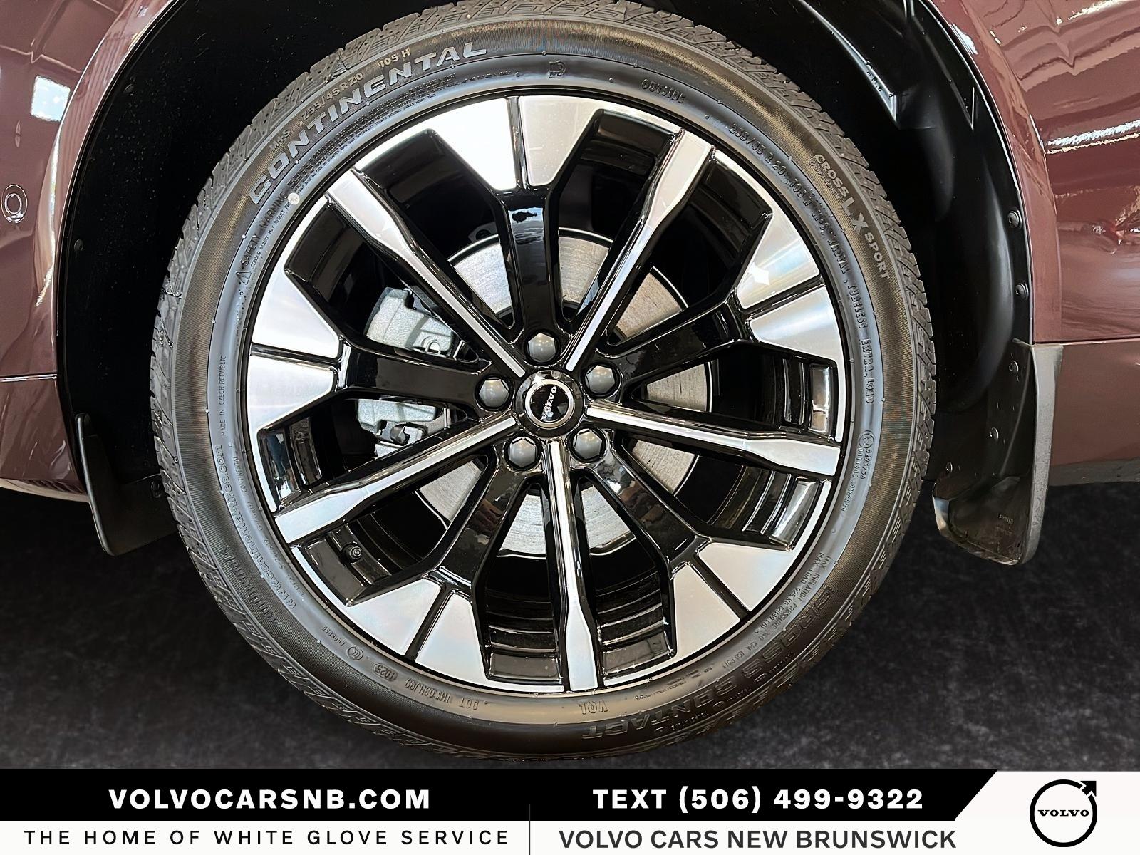 2026 Volvo XC60 B5 Plus Dark Theme