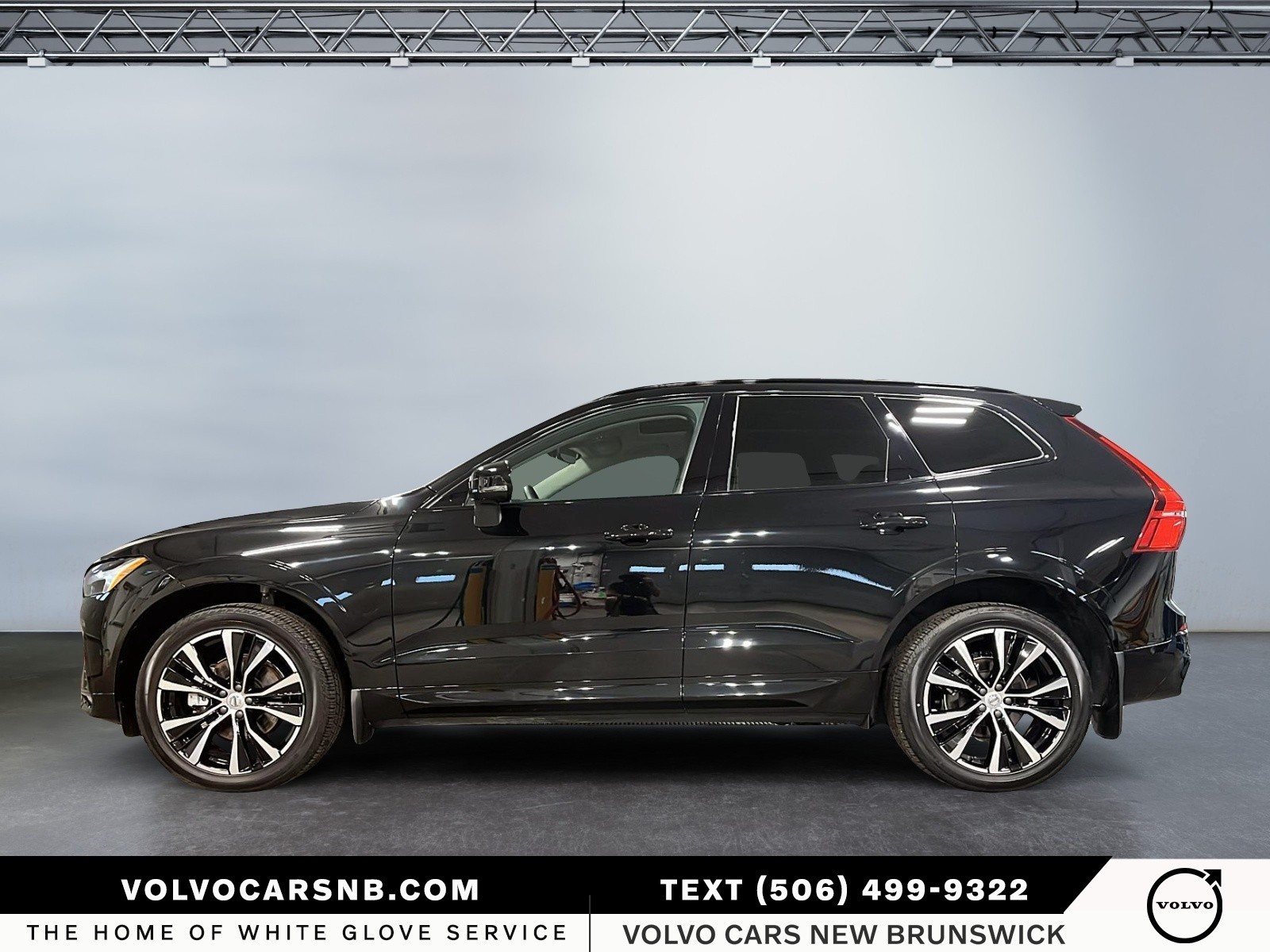 2024 Volvo XC60 B5 Plus Dark Theme