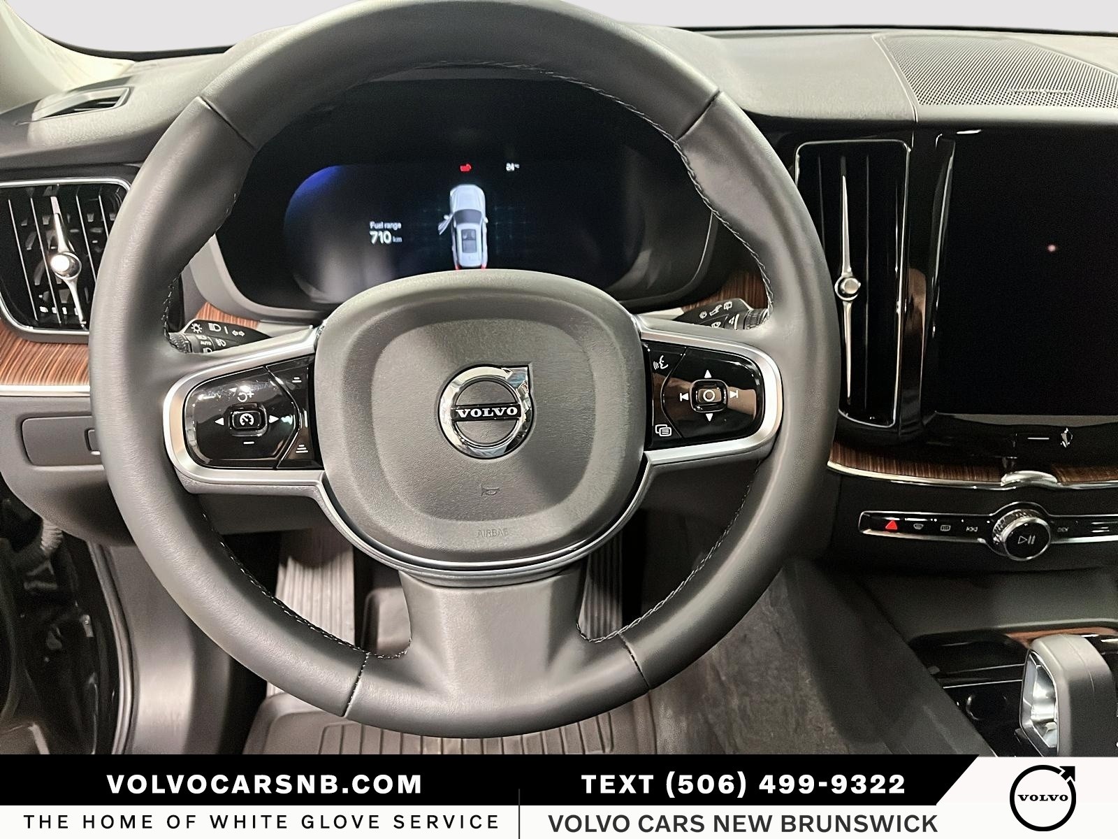 2024 Volvo XC60 B5 Plus Dark Theme
