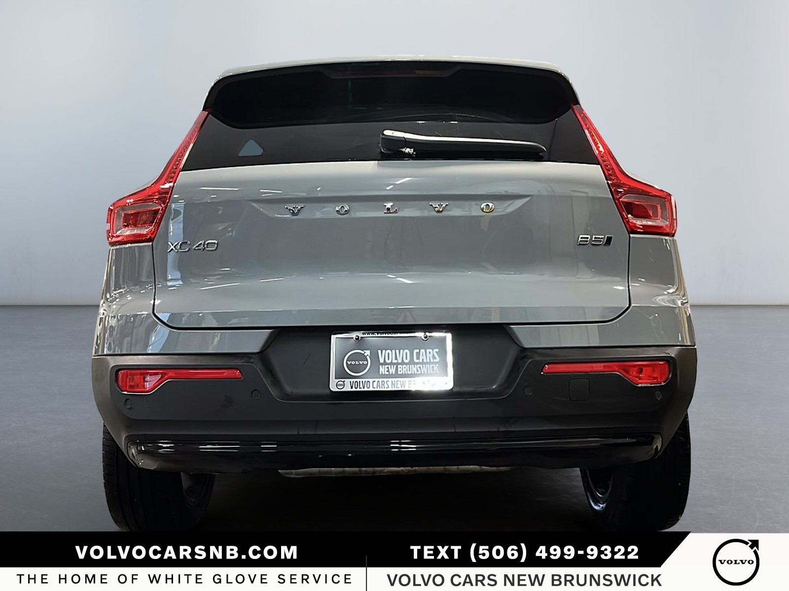 2025 Volvo XC40 B5 Plus Dark Theme