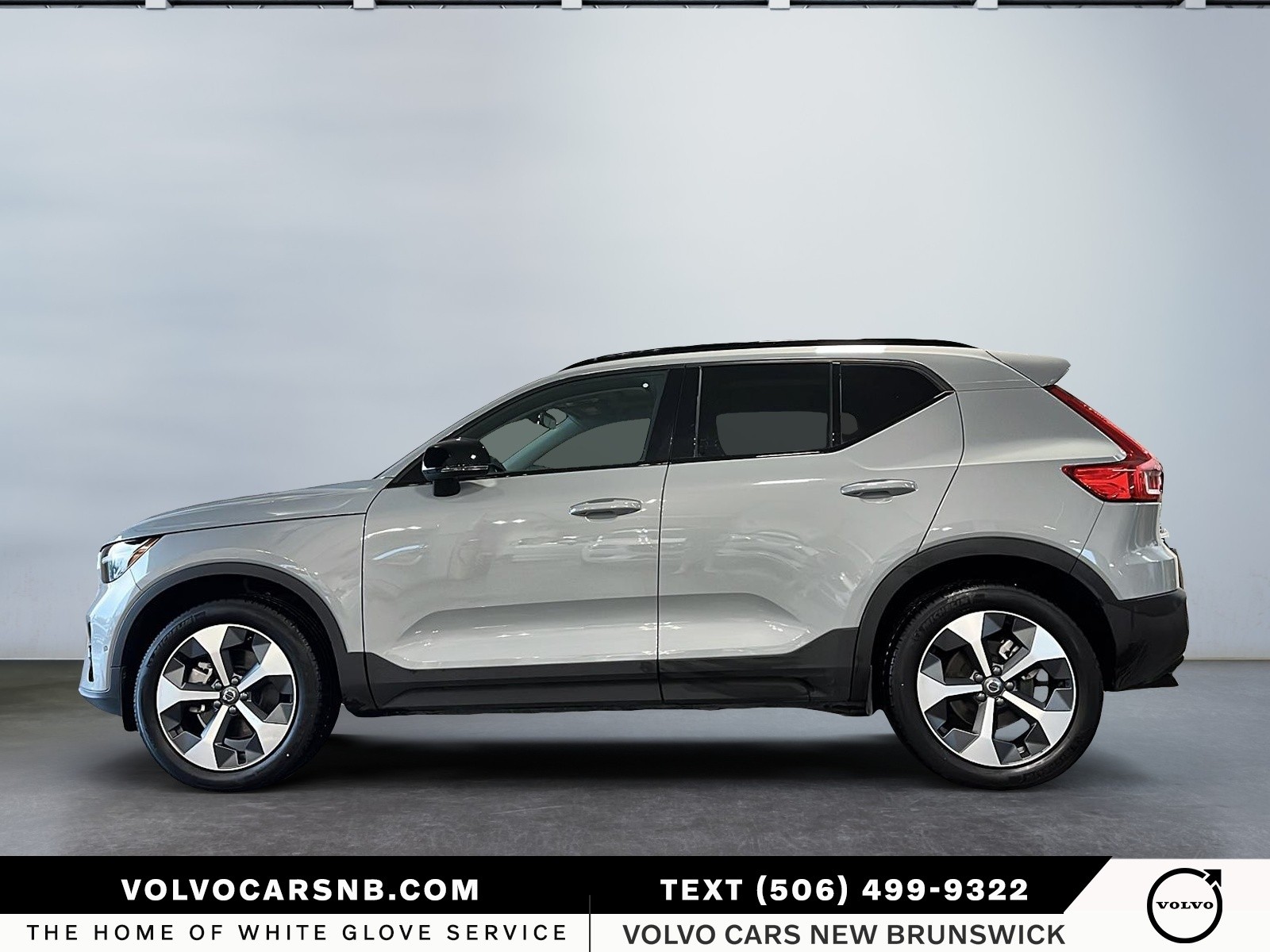 2025 Volvo XC40 B5 Plus Dark Theme