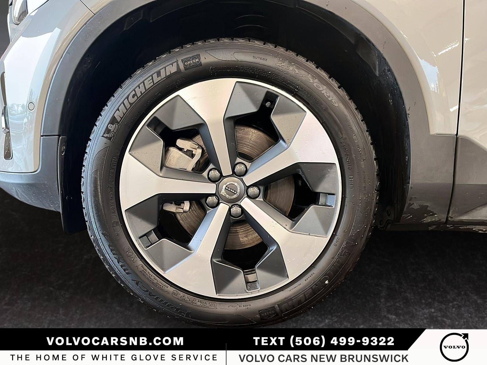 2025 Volvo XC40 B5 Plus Dark Theme