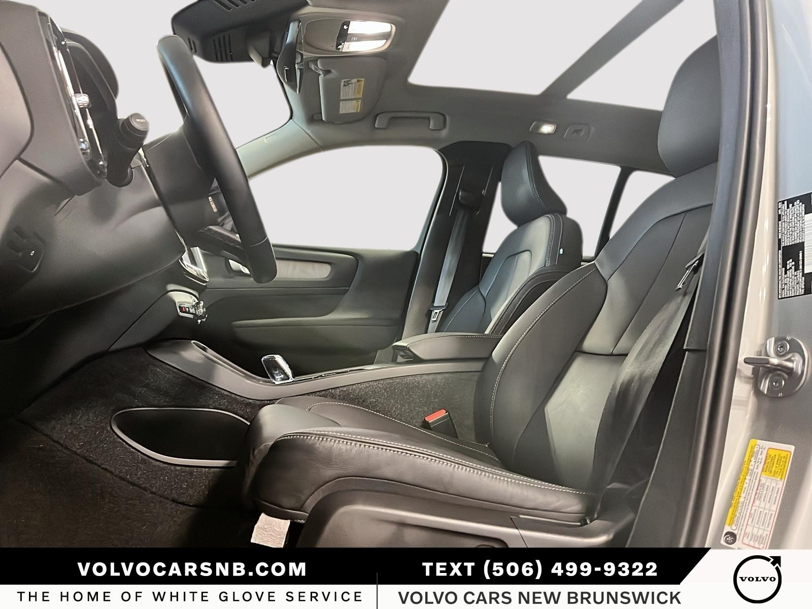 2025 Volvo XC40 B5 Plus Dark Theme