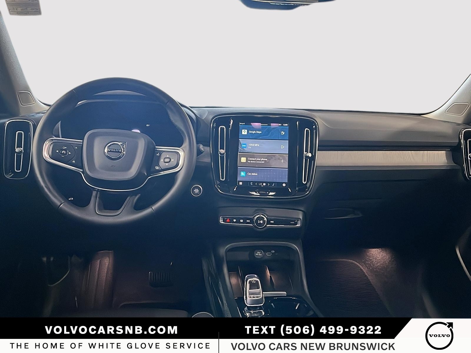 2025 Volvo XC40 B5 Plus Dark Theme