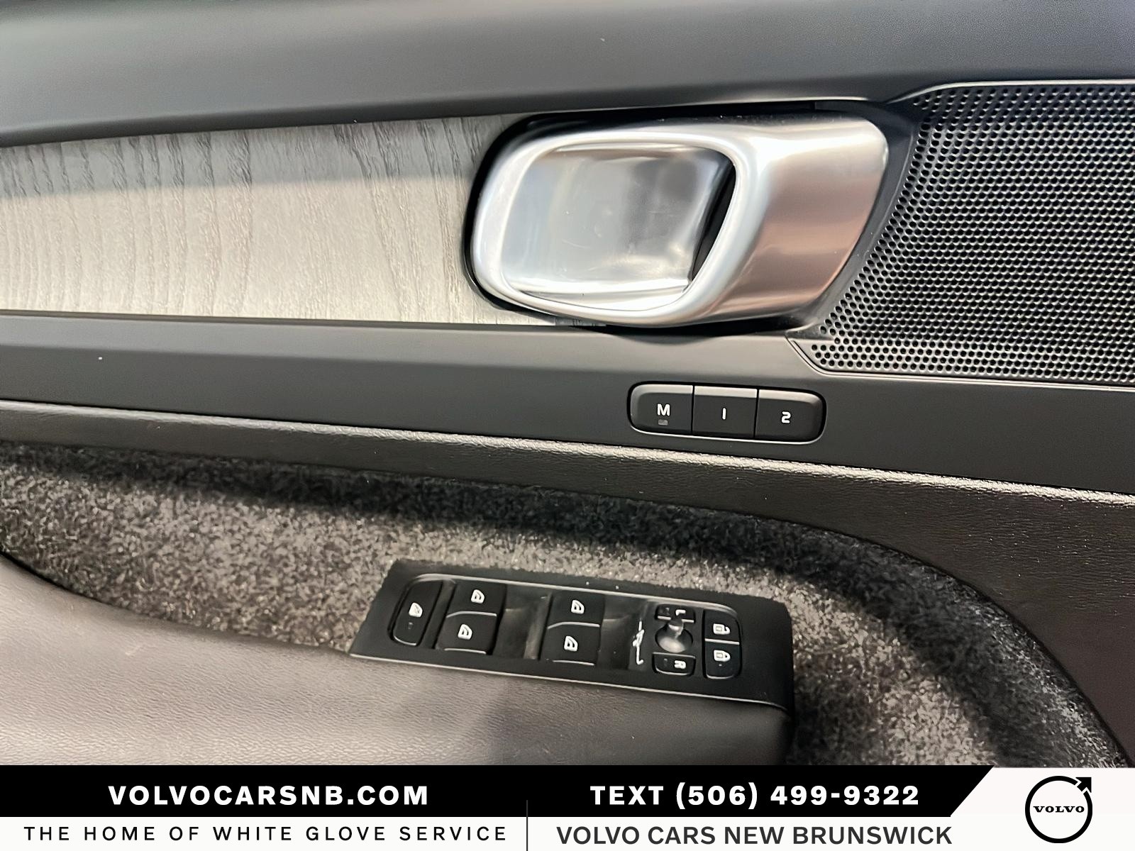 2025 Volvo XC40 B5 Plus Dark Theme