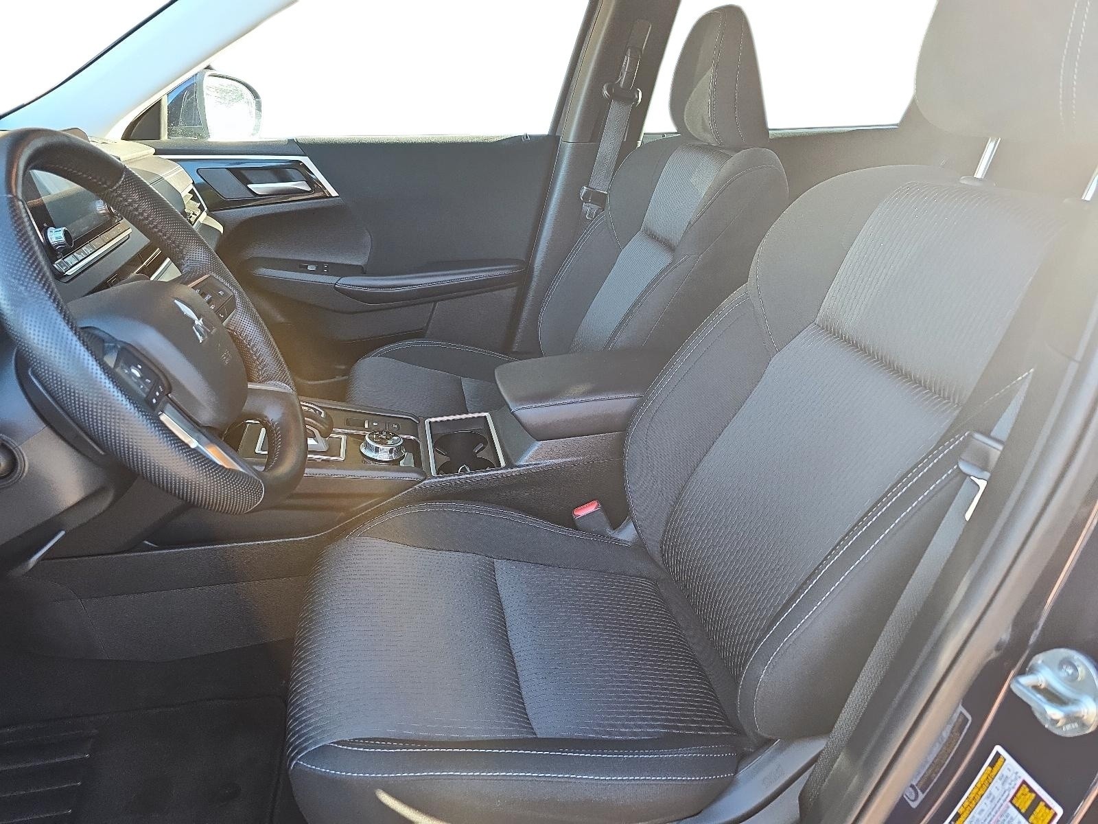2023 Mitsubishi Outlander SE