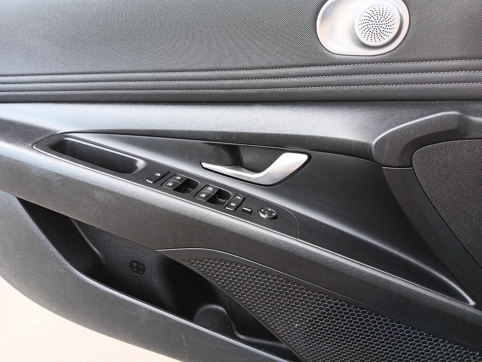 2023 Hyundai Elantra Preferred