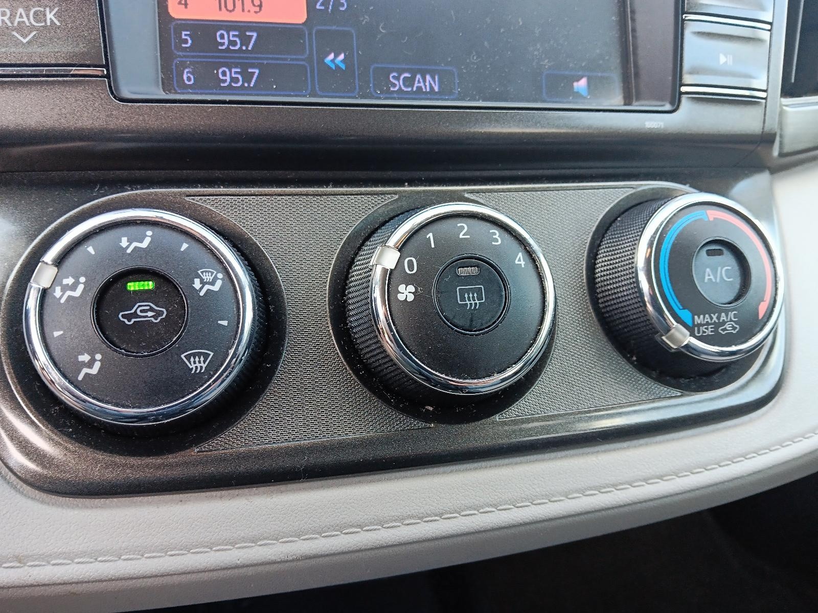 2013 Toyota RAV4 LE