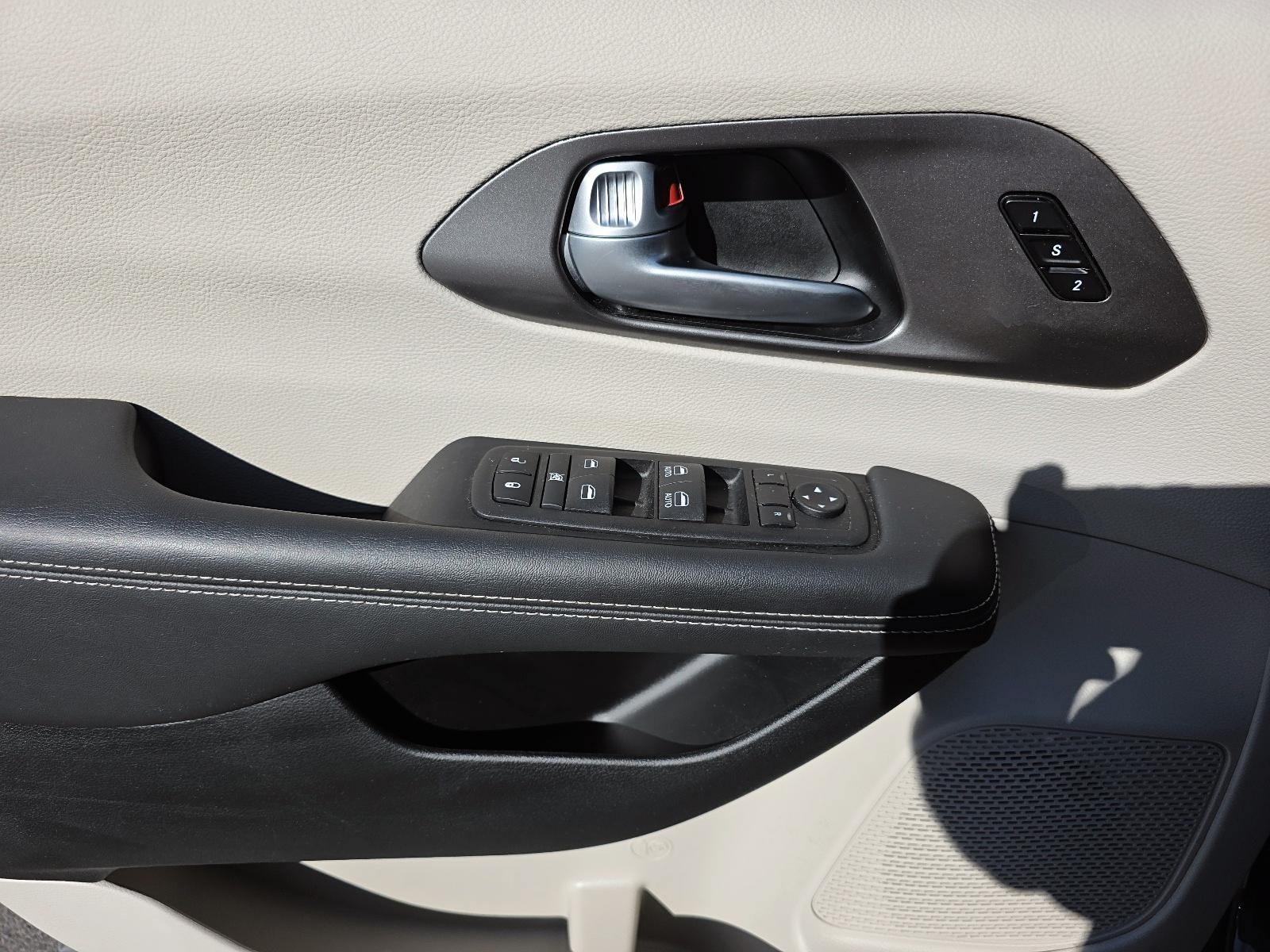 2024 Chrysler Pacifica Touring-L