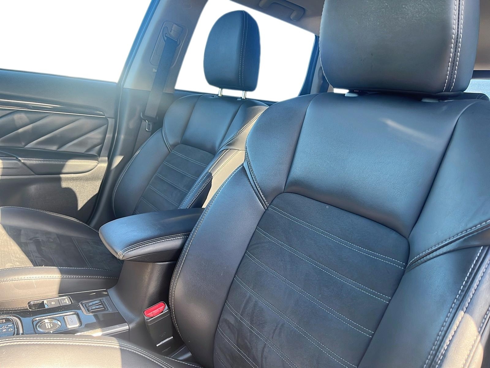 2020 Mitsubishi Outlander Plug-In Hybrid LE