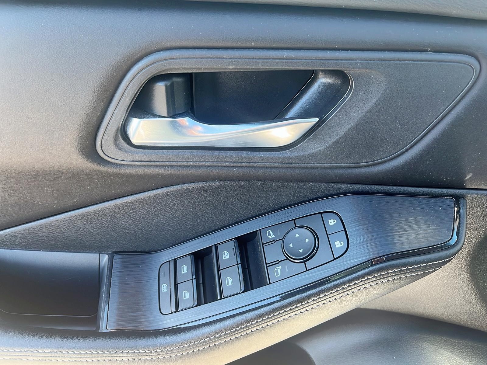 2024 Nissan Rogue SV Moonroof