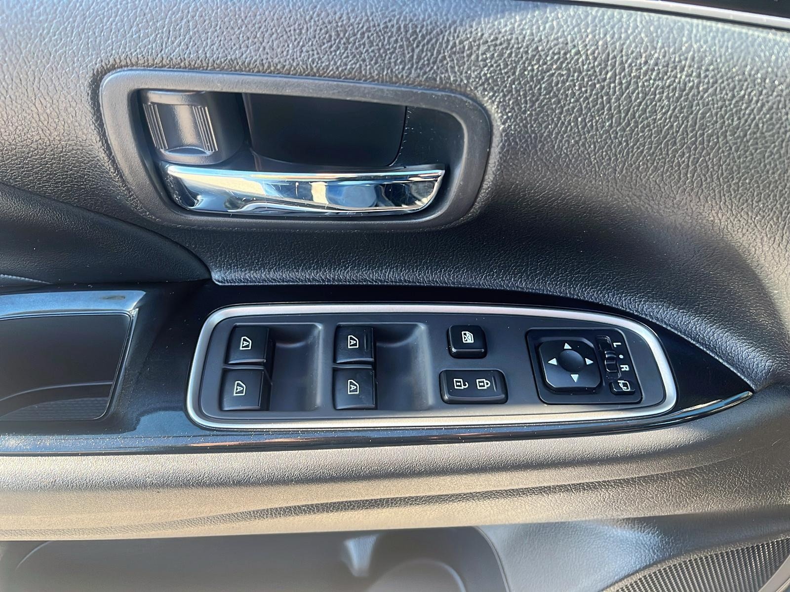 2020 Mitsubishi Outlander Plug-In Hybrid LE