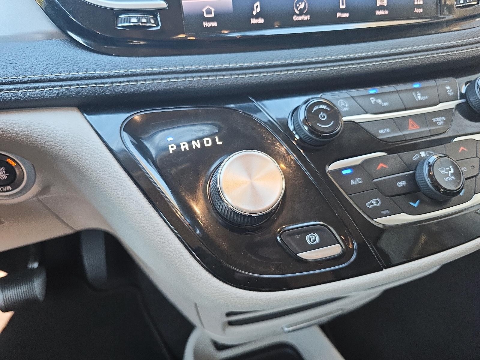 2023 Chrysler Pacifica Touring-L