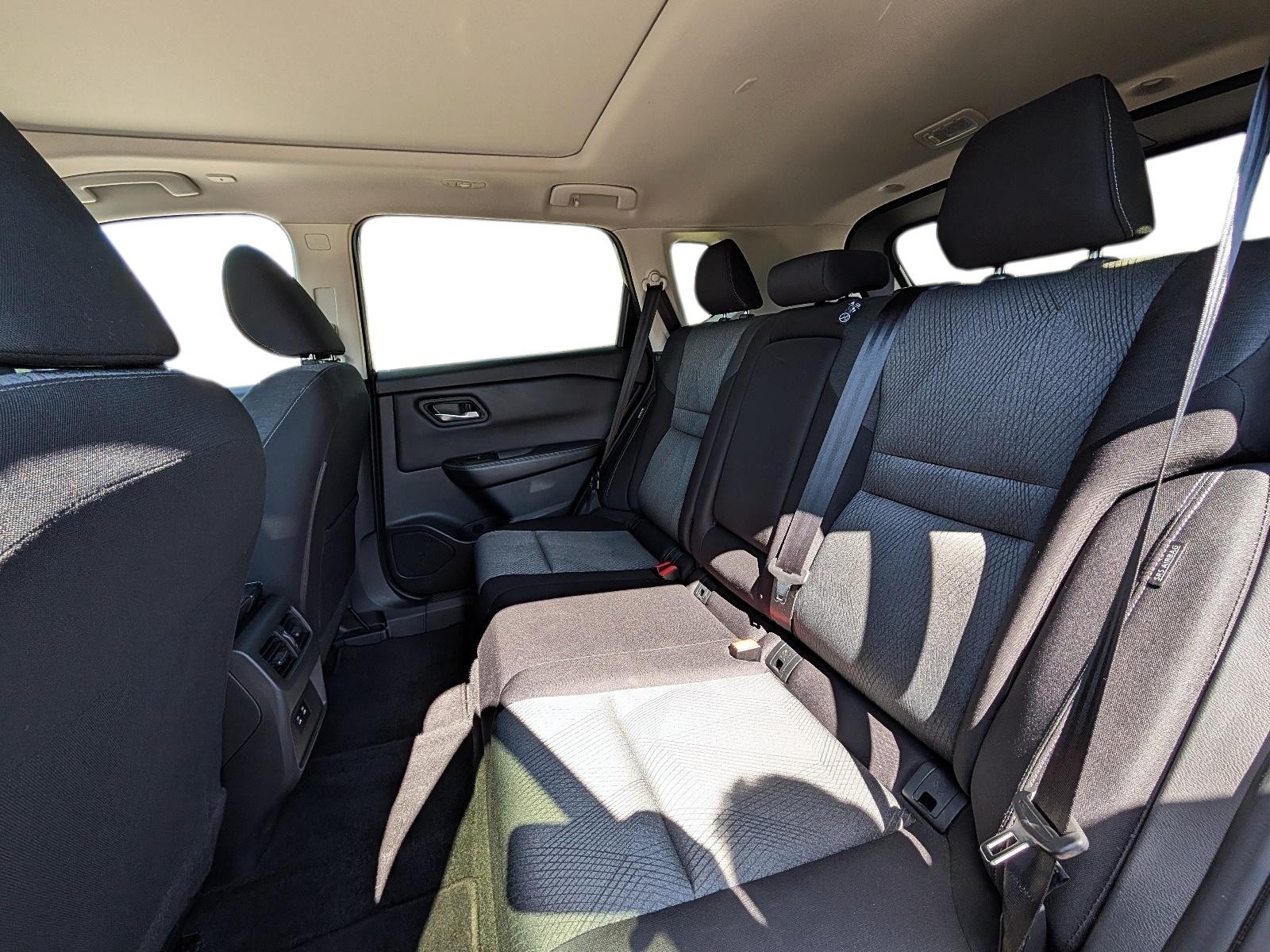 2024 Nissan Rogue SV Moonroof