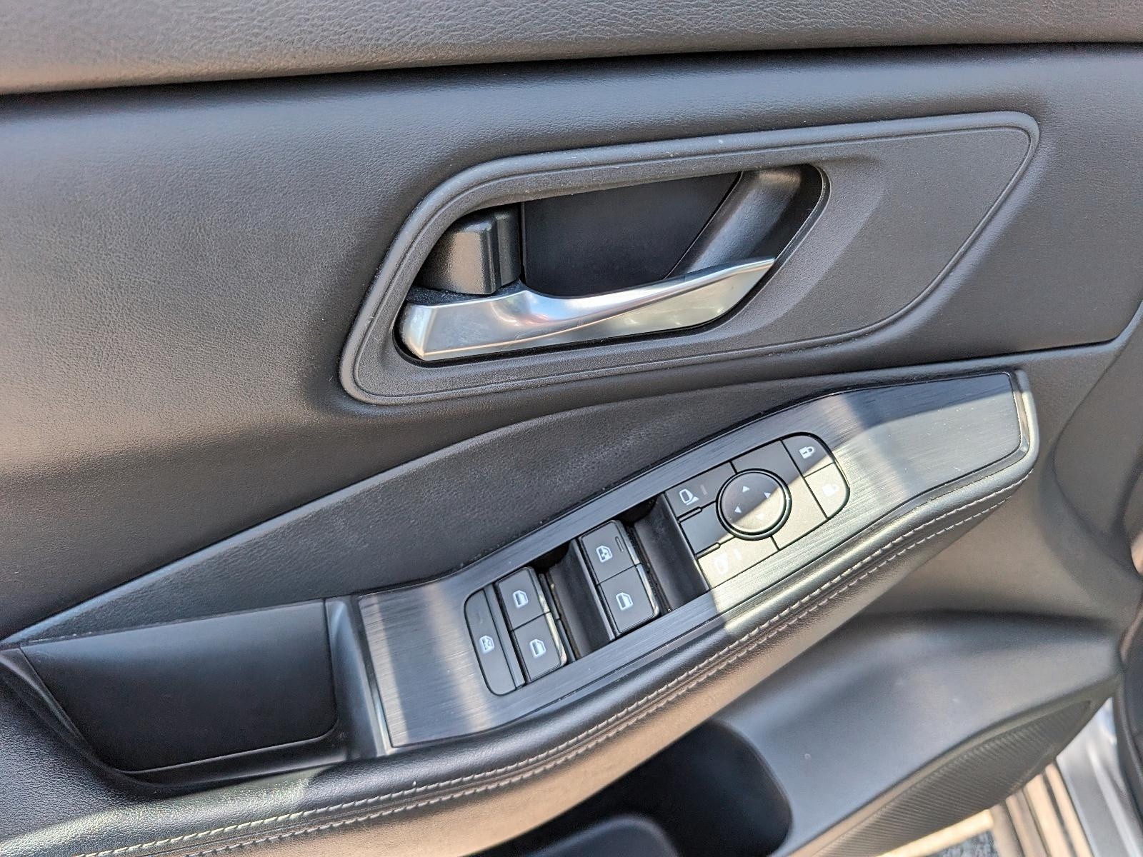 2024 Nissan Rogue SV Moonroof