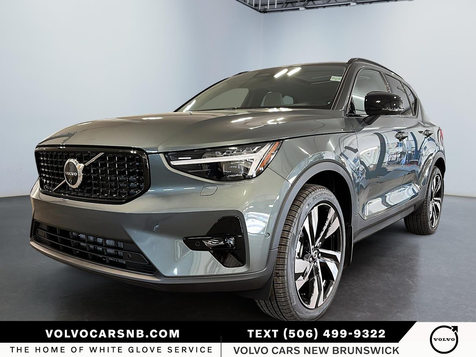 2026 Volvo XC40  B5 Ultra Dark Theme