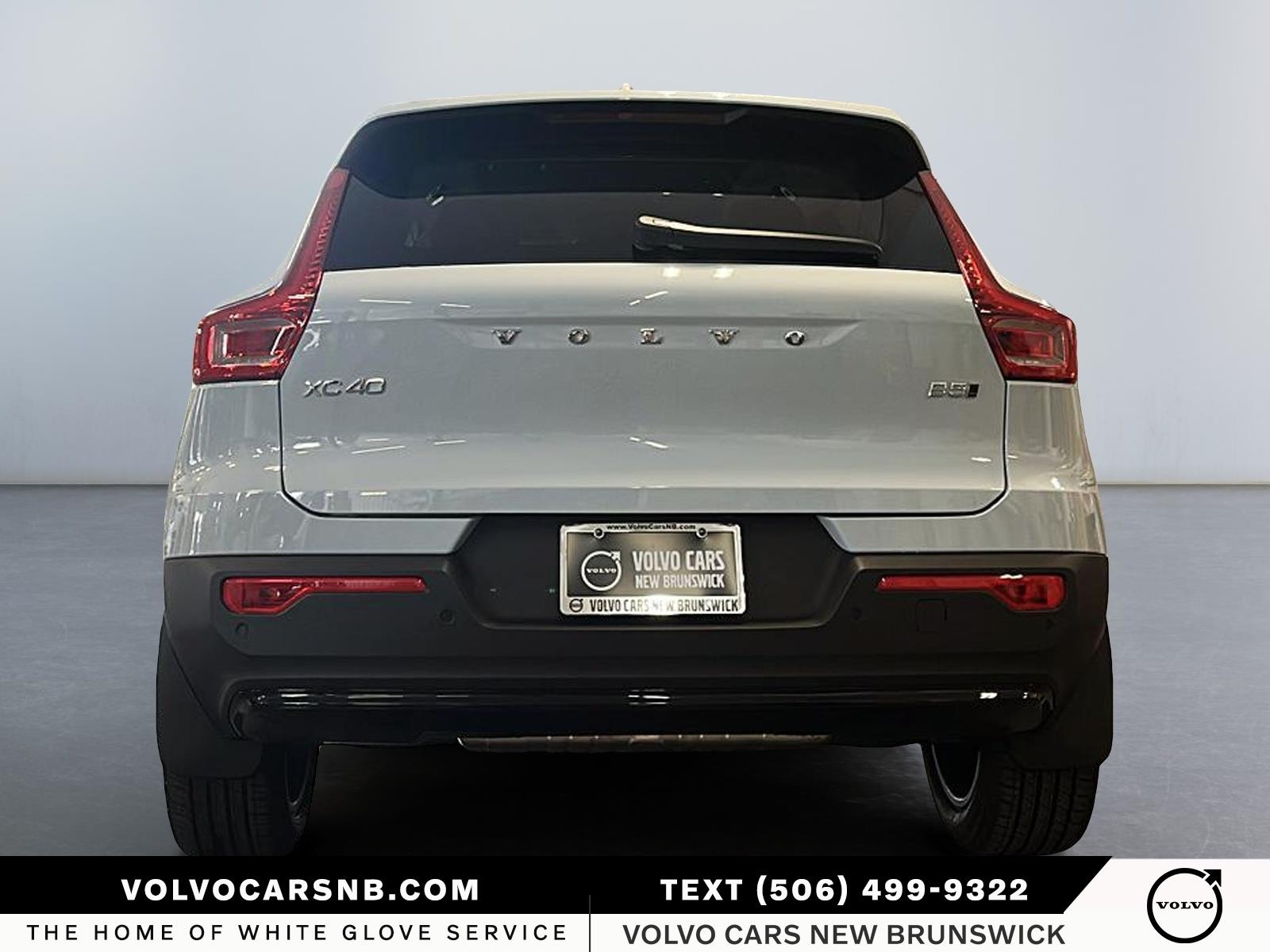 2026 Volvo XC40 B5 Core Dark Theme