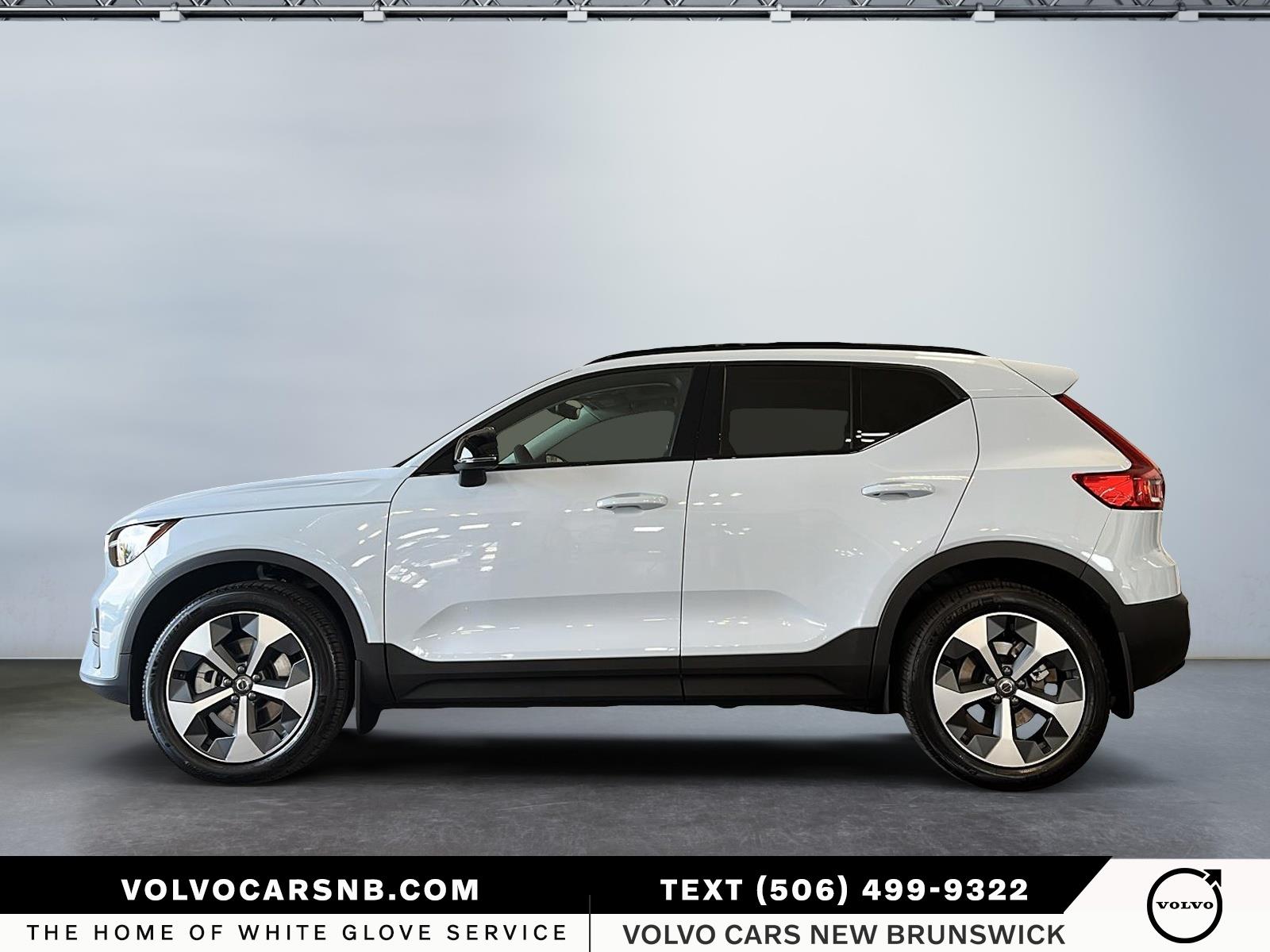 2026 Volvo XC40 B5 Core Dark Theme