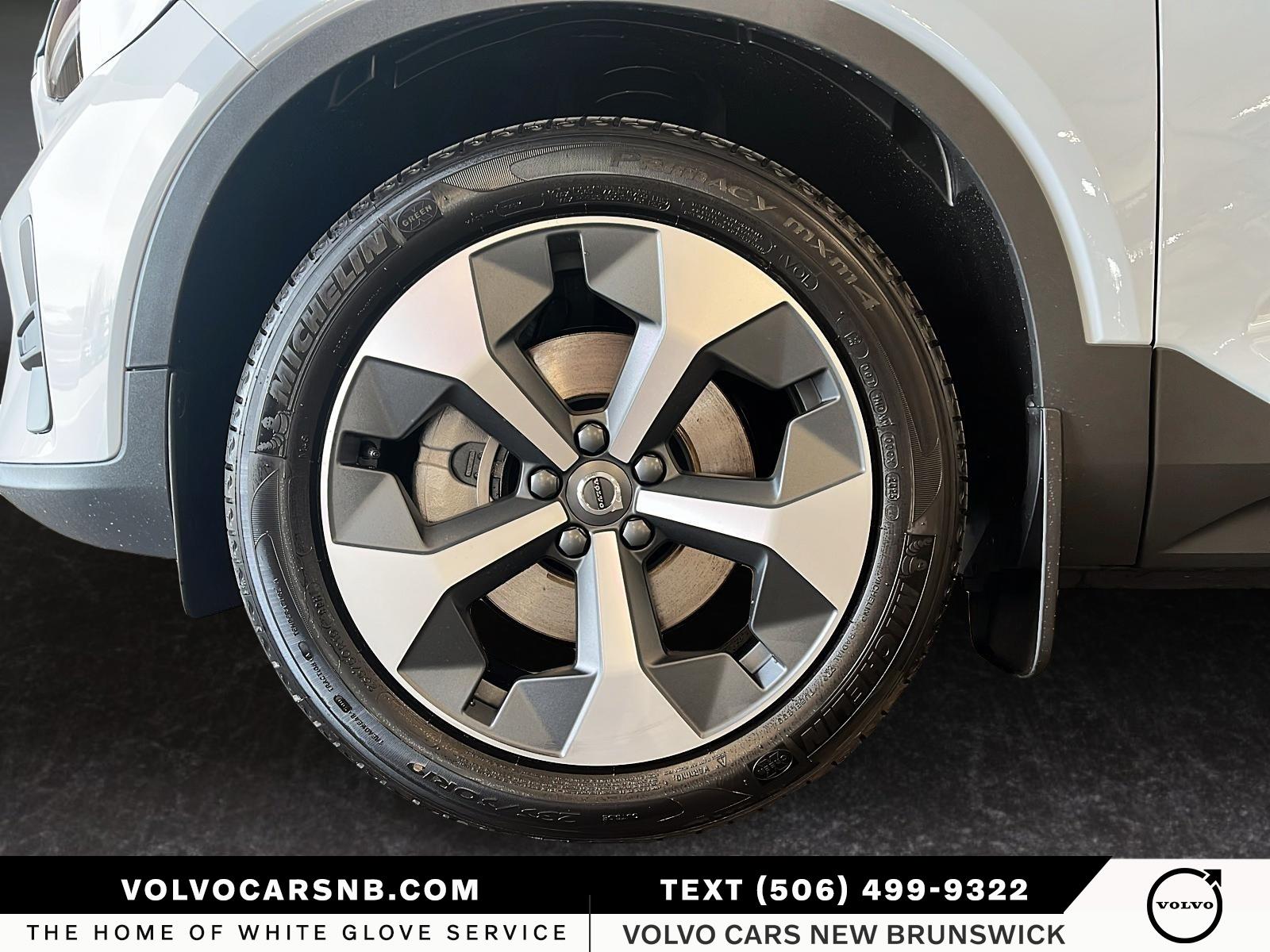 2026 Volvo XC40 B5 Core Dark Theme