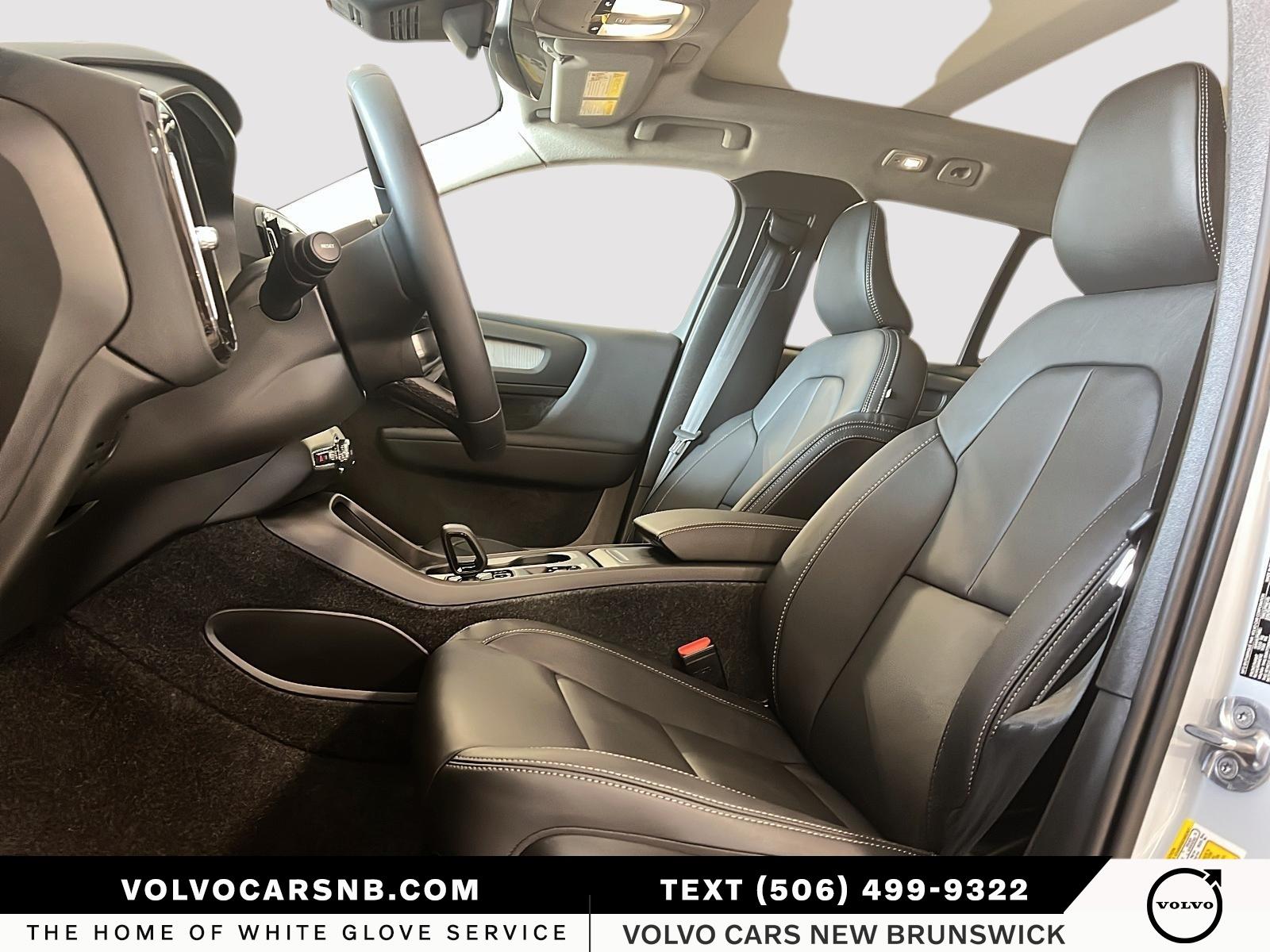 2026 Volvo XC40 B5 Core Dark Theme