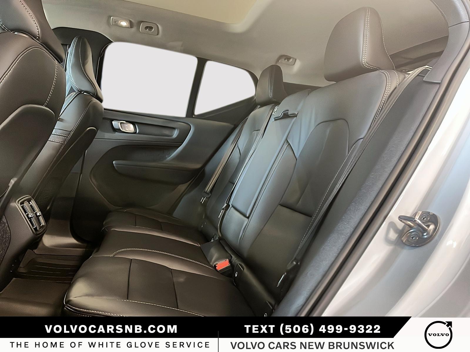 2026 Volvo XC40 B5 Core Dark Theme