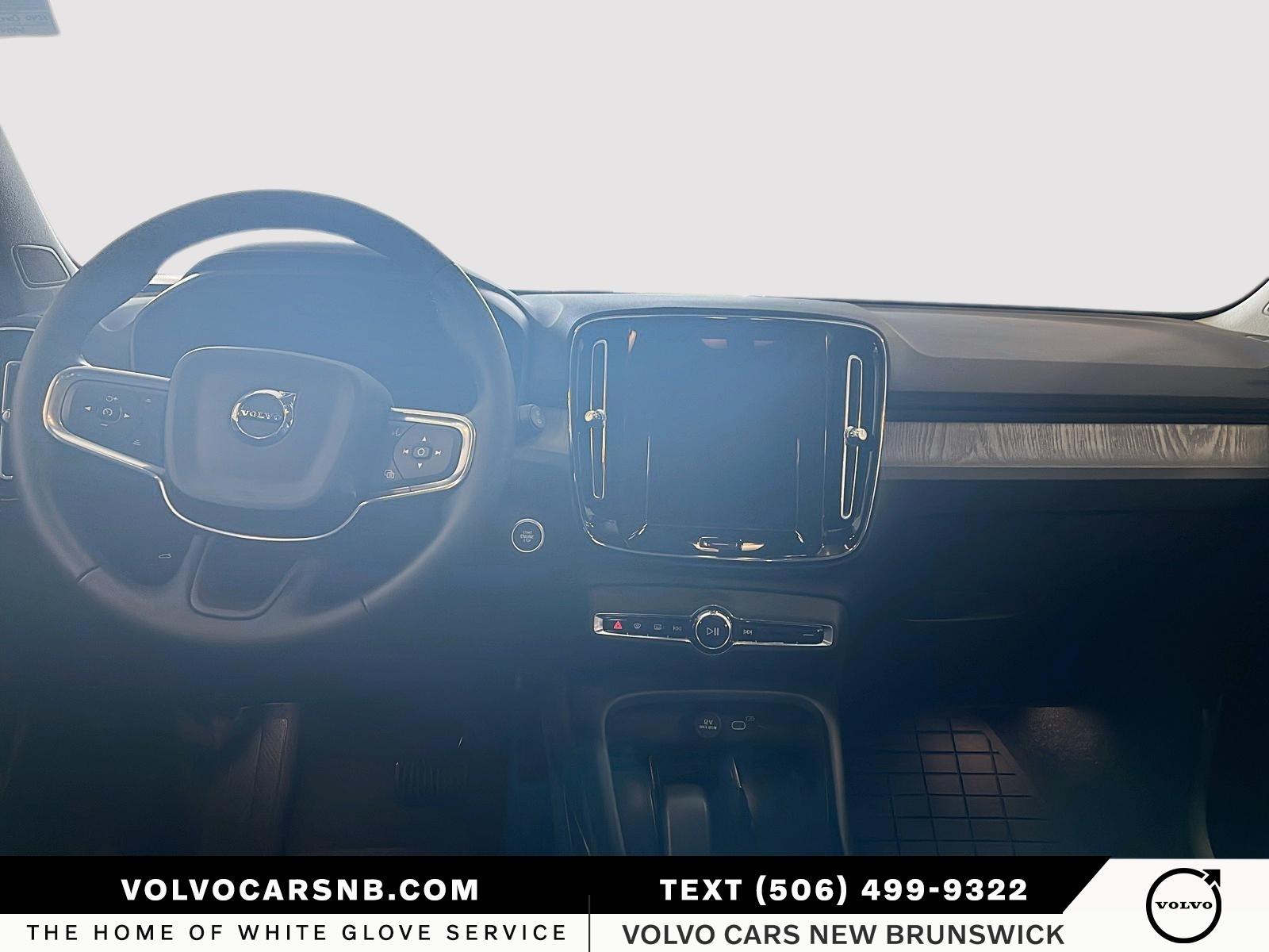 2026 Volvo XC40 B5 Core Dark Theme