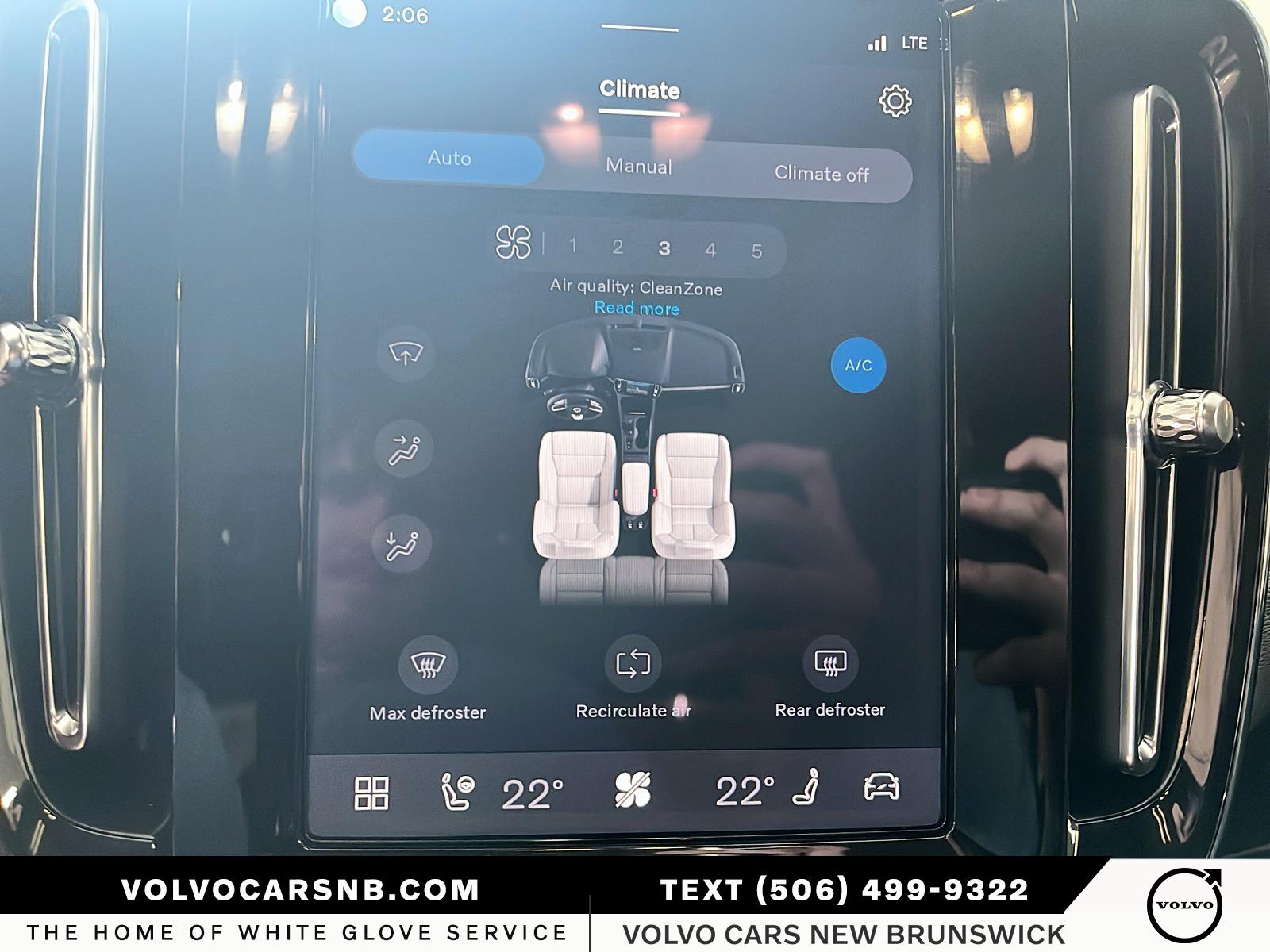 2026 Volvo XC40 B5 Core Dark Theme