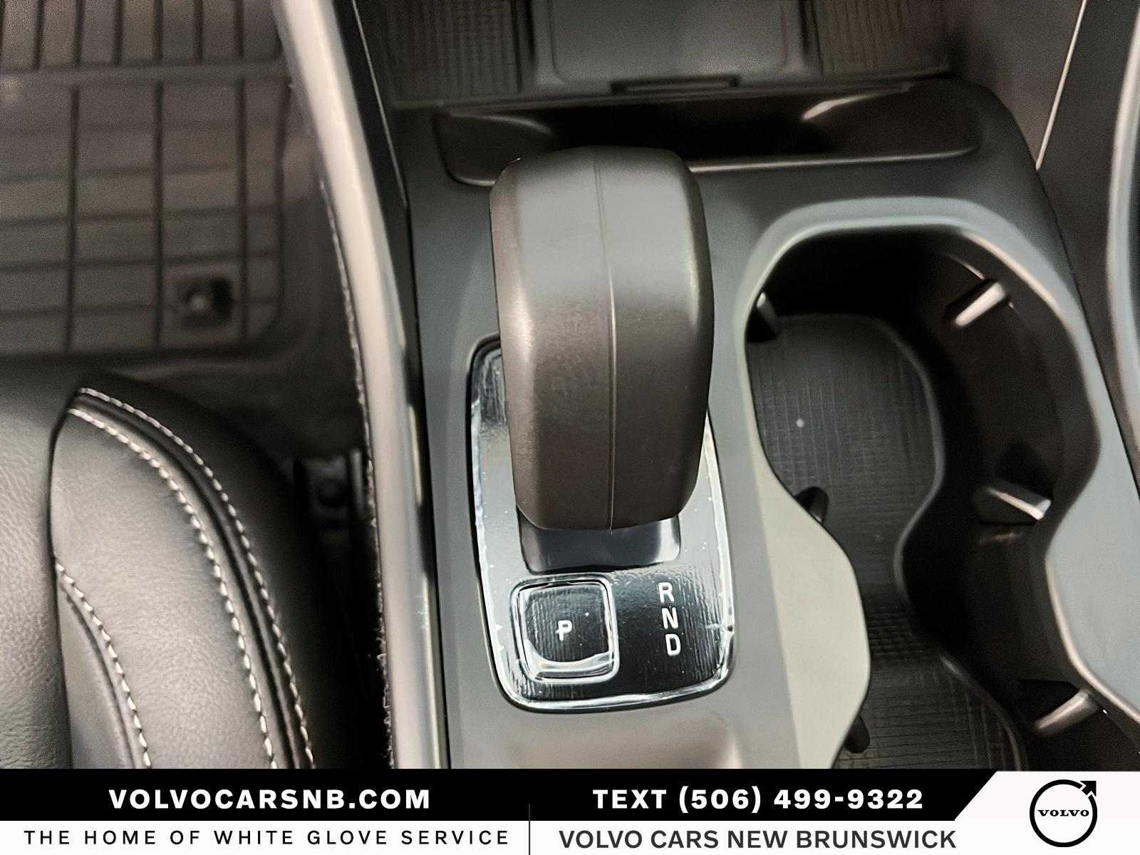 2026 Volvo XC40 B5 Core Dark Theme